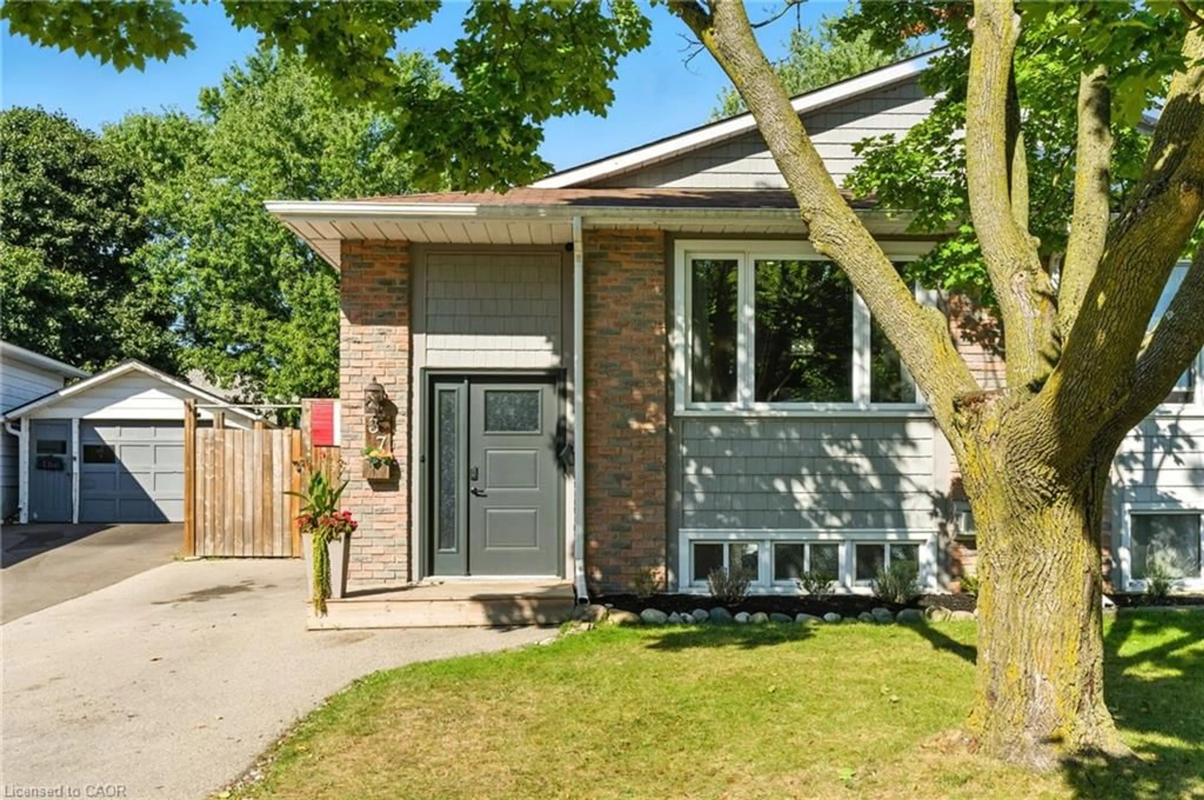 Home with brick exterior material, street for 37 Maple Cres, Paris Ontario N3L 3R3