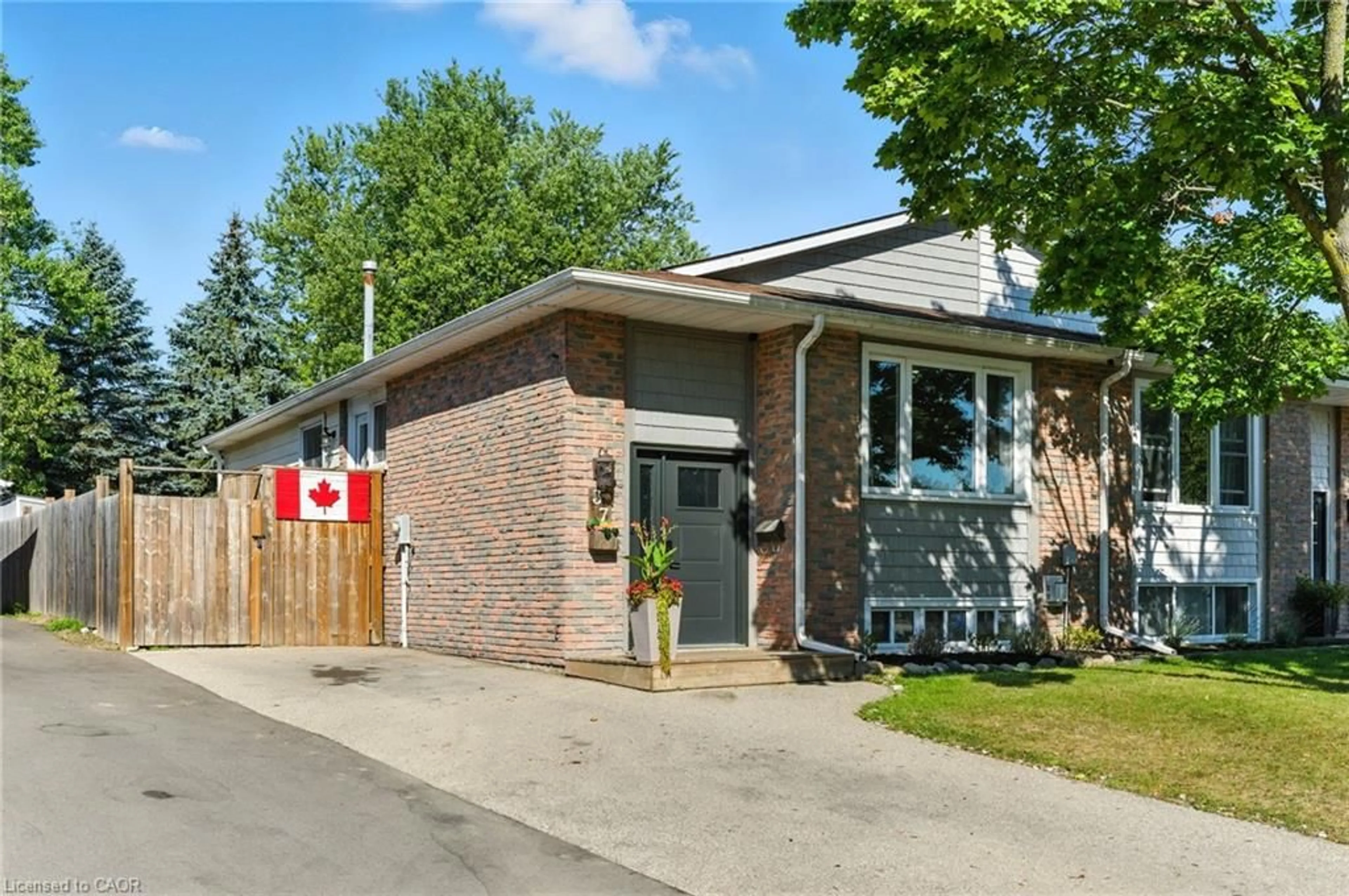 Home with brick exterior material, street for 37 Maple Cres, Paris Ontario N3L 3R3