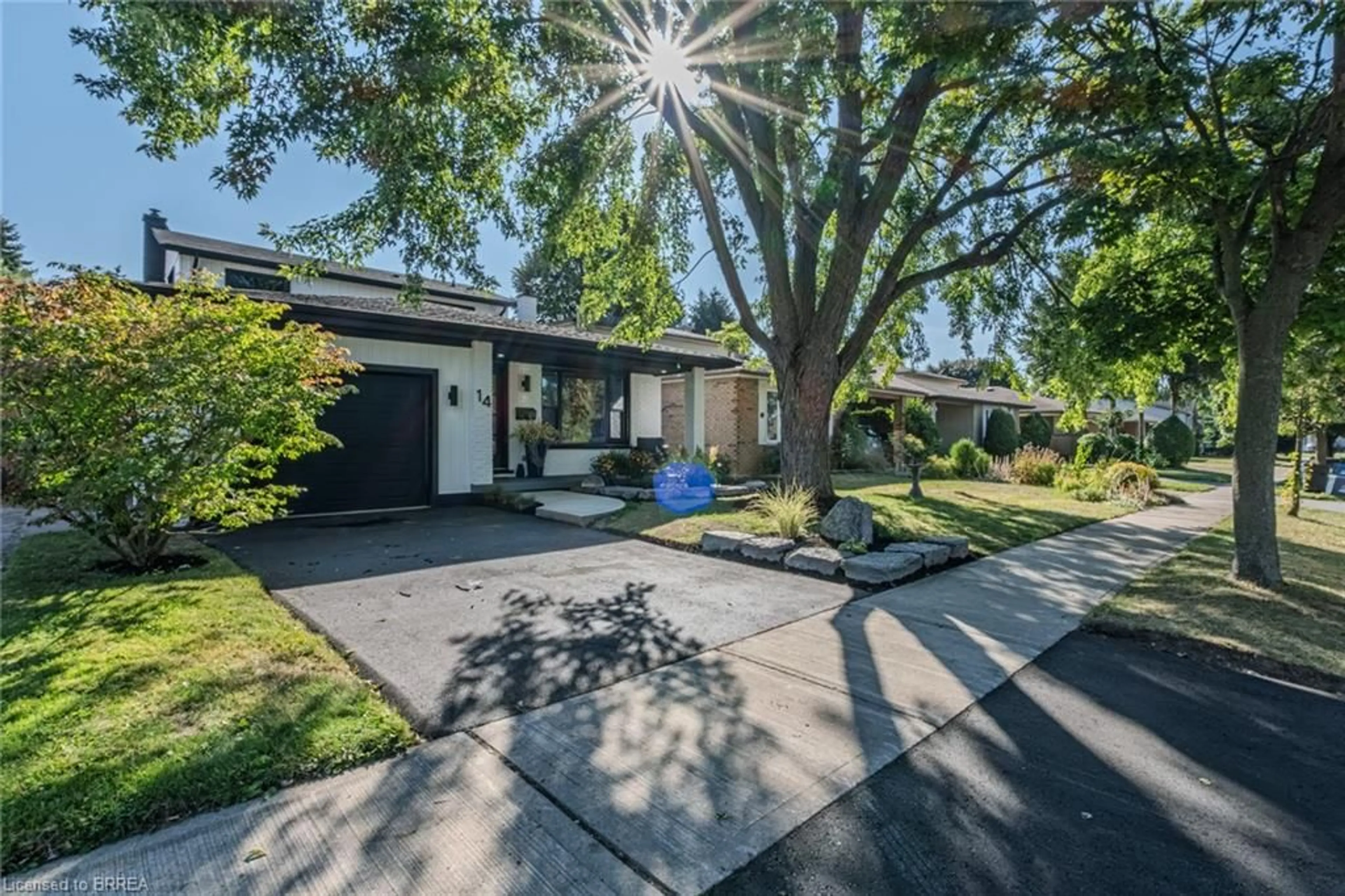 A pic from outside/outdoor area/front of a property/back of a property/a pic from drone, street for 14 October Pl, Brantford Ontario N3R 7B4