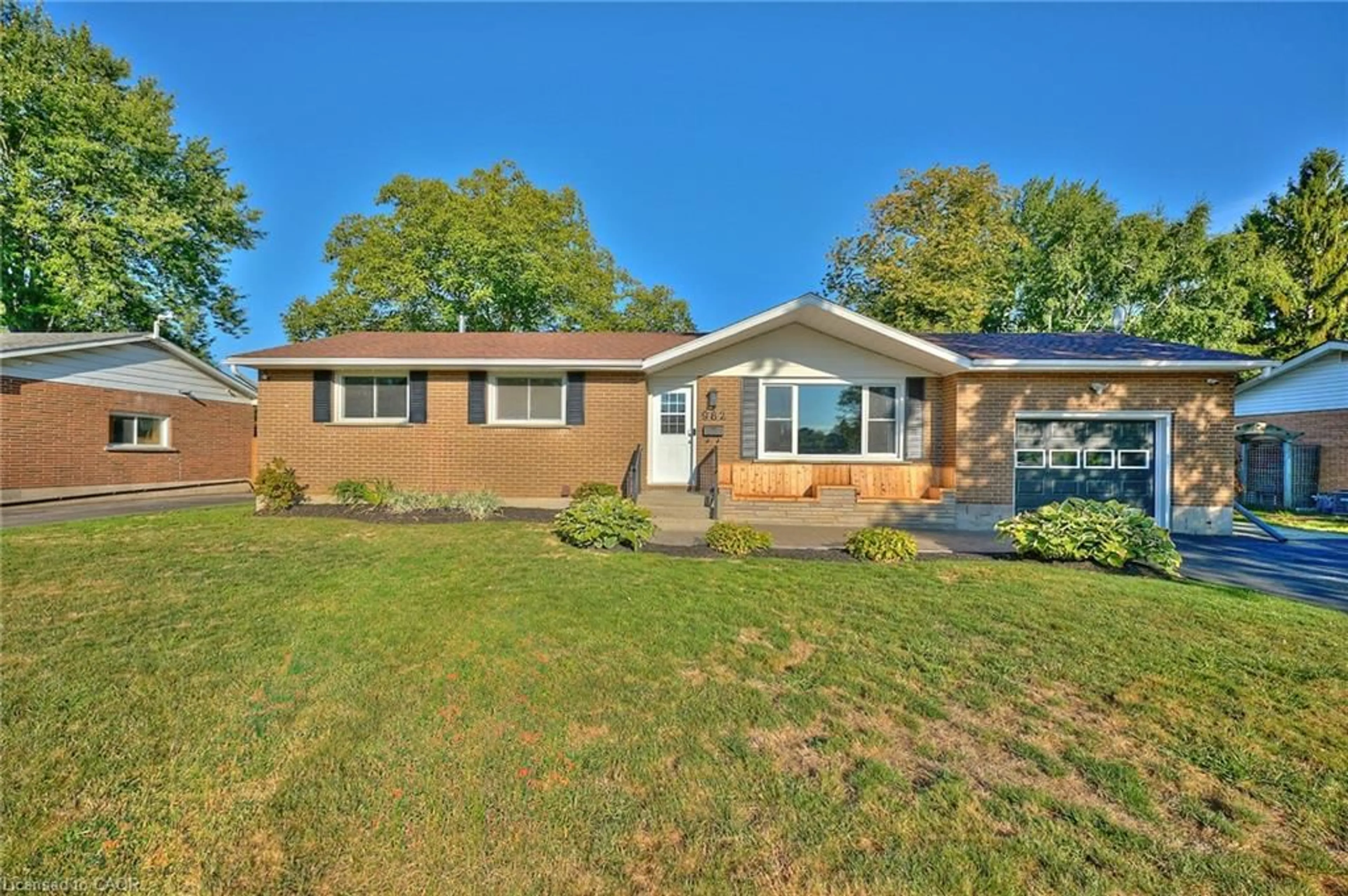 Home with brick exterior material, street for 982 John St, Dunnville Ontario N1A 2R8