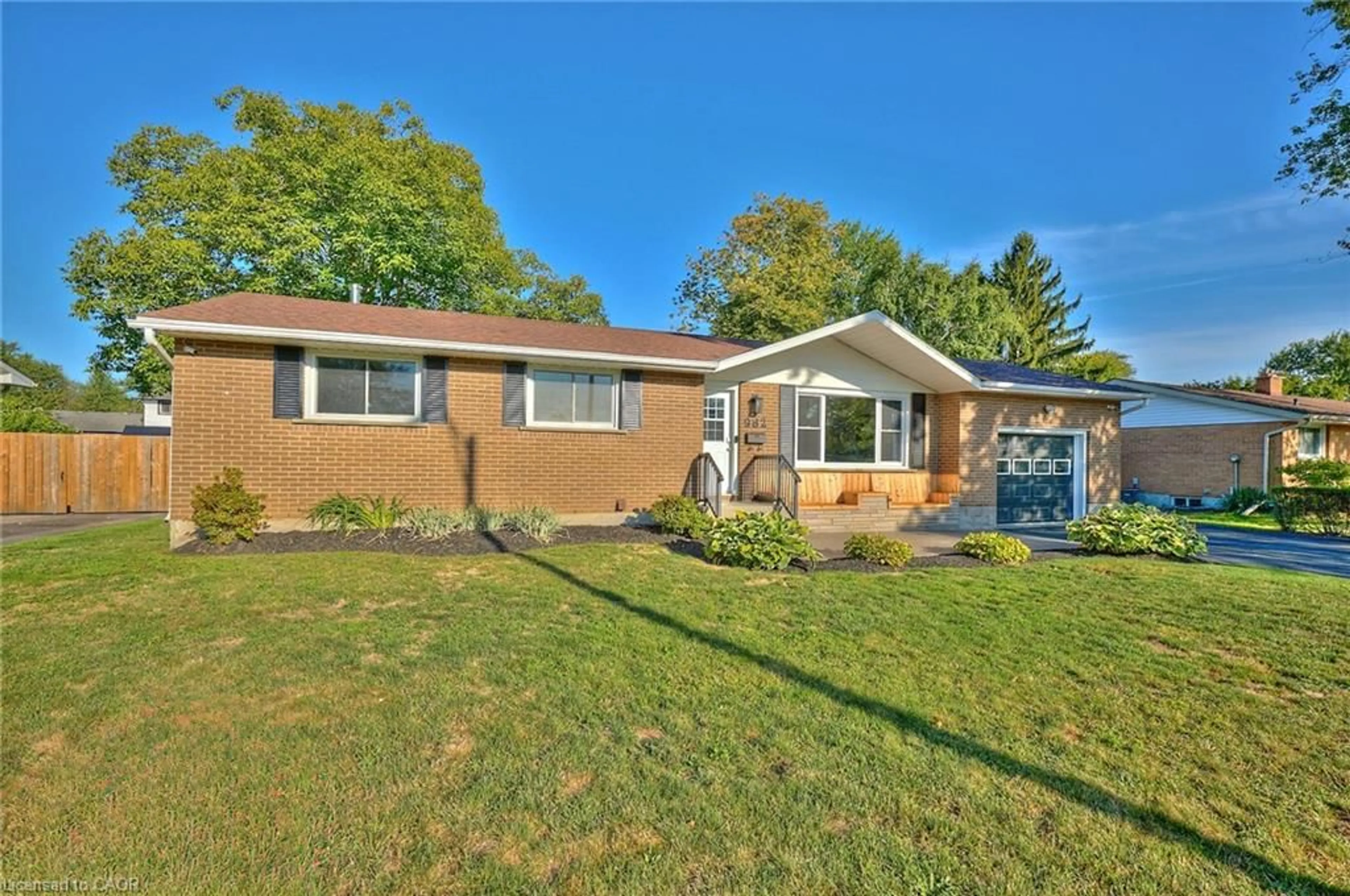 Home with brick exterior material, street for 982 John St, Dunnville Ontario N1A 2R8