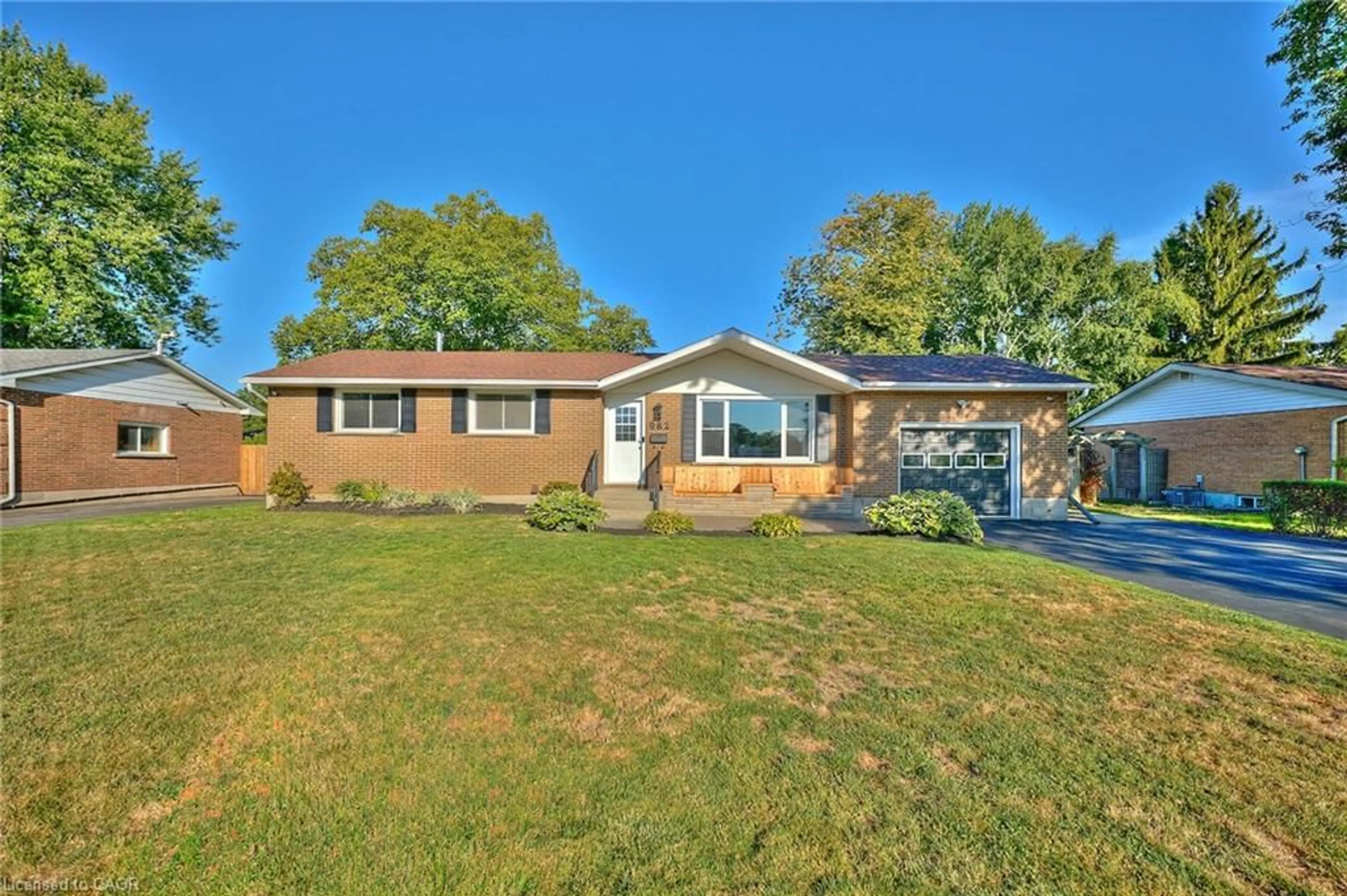 Home with brick exterior material, street for 982 John St, Dunnville Ontario N1A 2R8