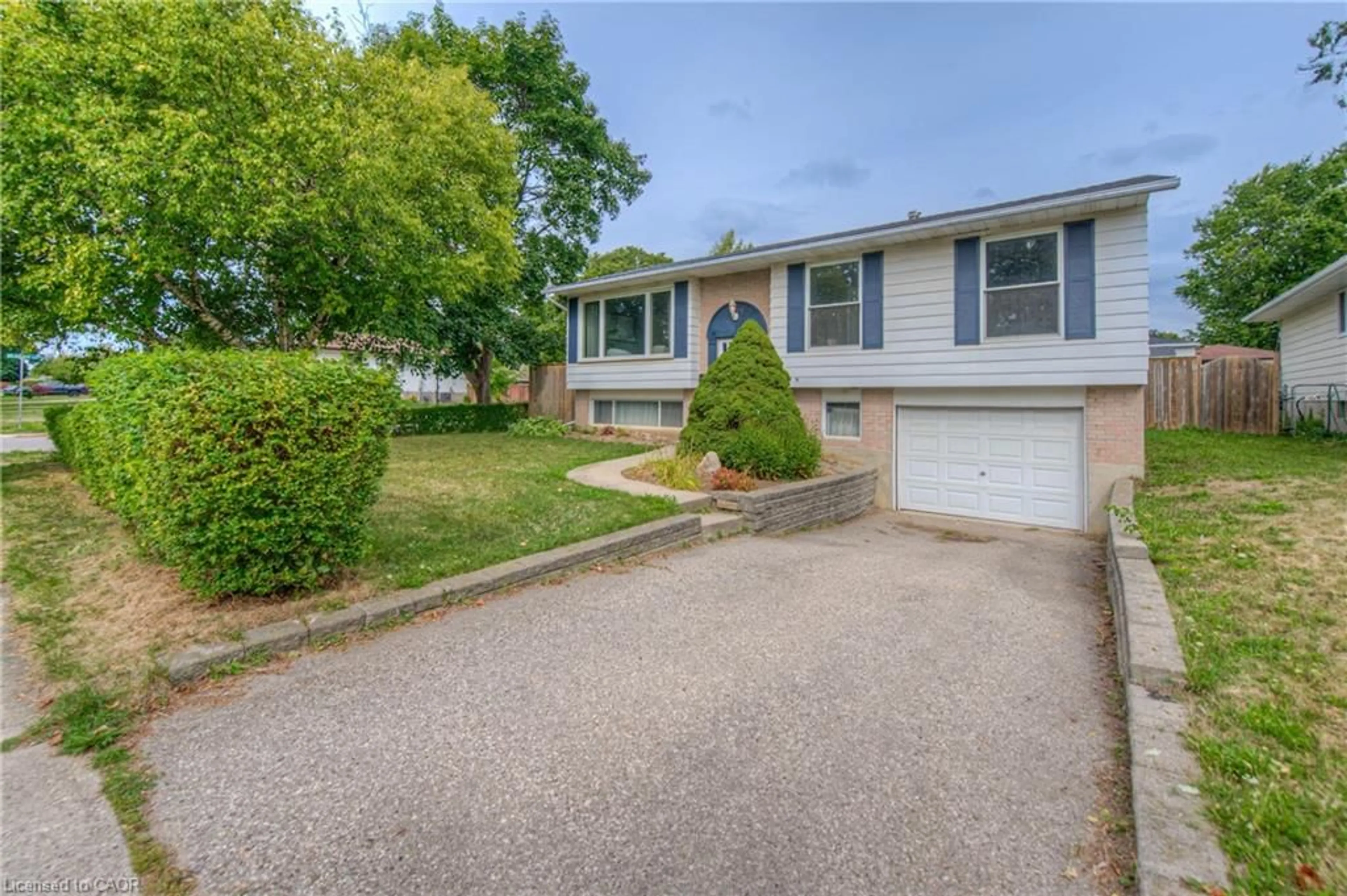 Home with vinyl exterior material, street for 16 Brisbane Blvd, Brantford Ontario N3S 4L2