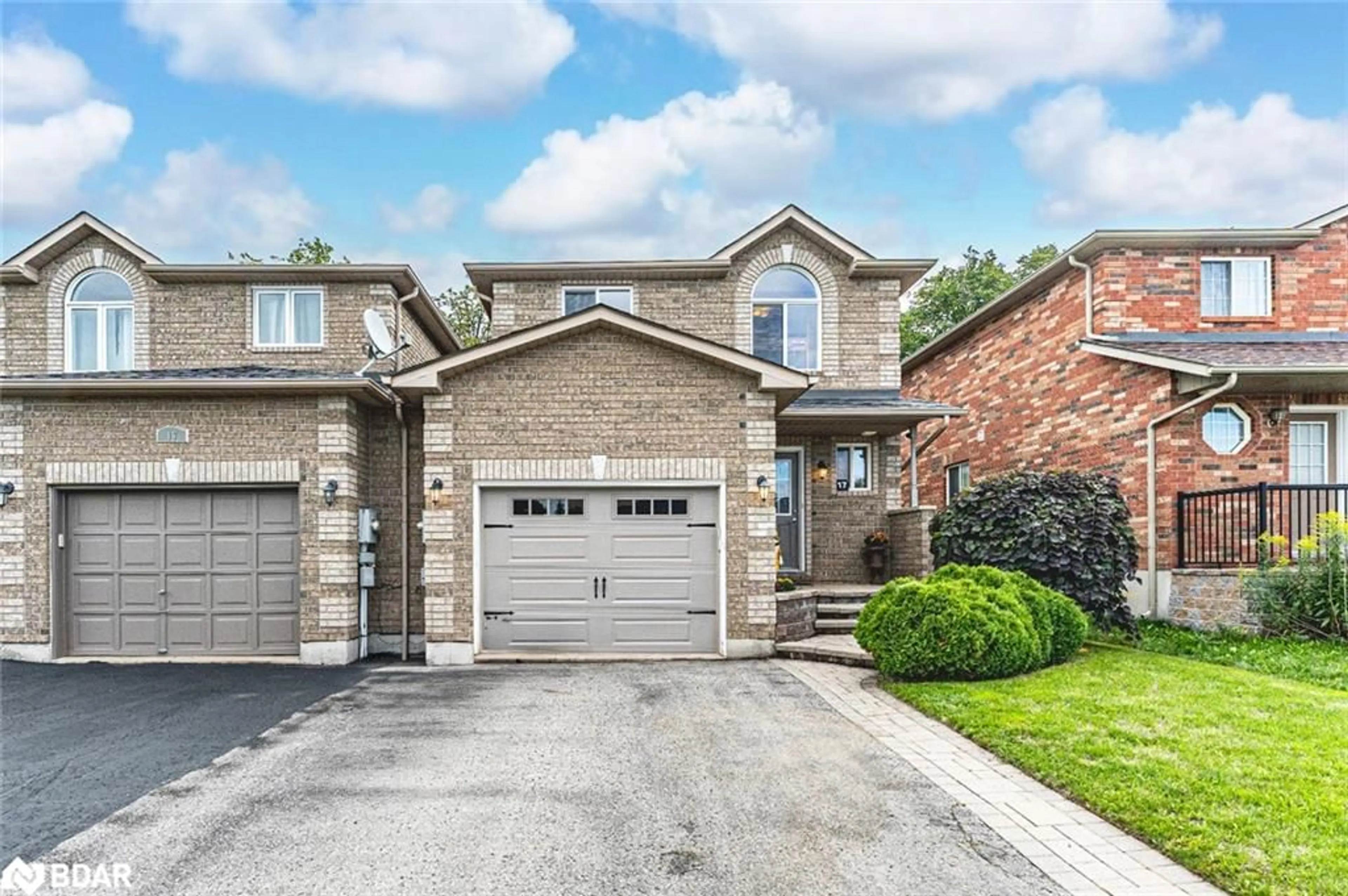 Home with brick exterior material, street for 17 Bartor Blvd, Barrie Ontario L4N 5Y7