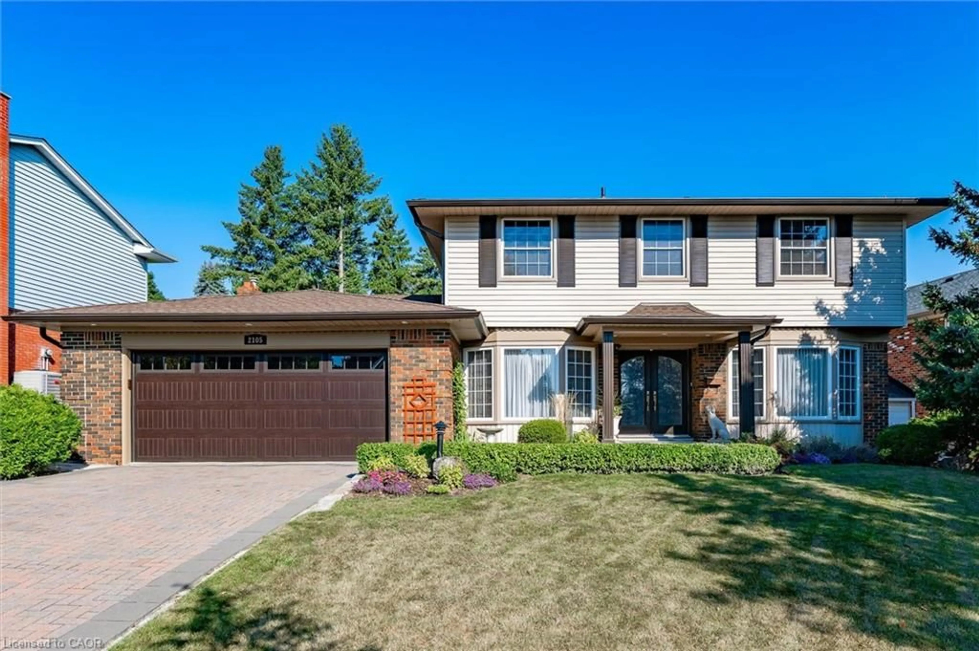 Home with brick exterior material, street for 2105 Agincourt Cres, Burlington Ontario L7P 1P3