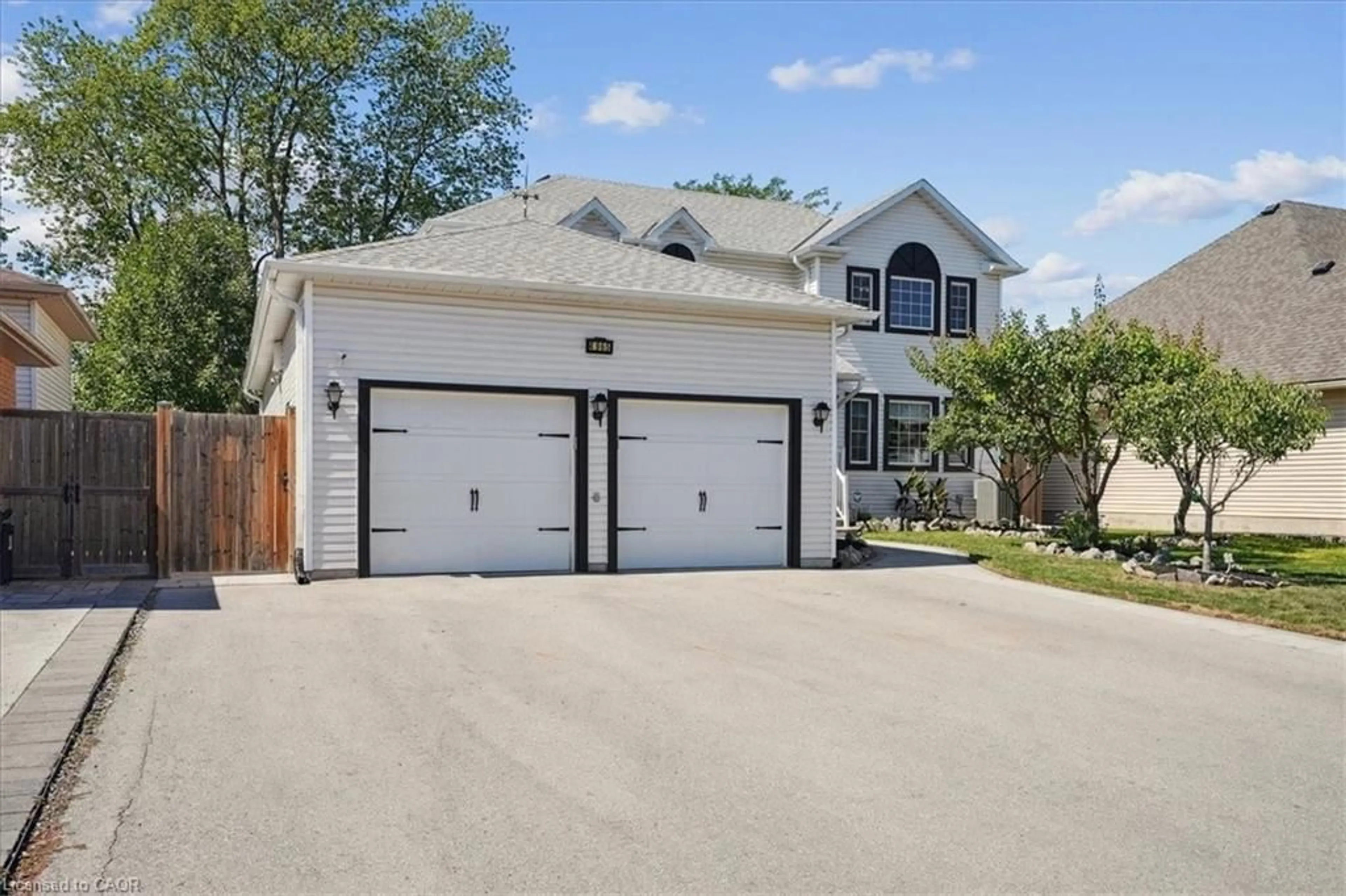 Indoor garage for 4965 Alexandra Ave, Beamsville Ontario L3J 0C9