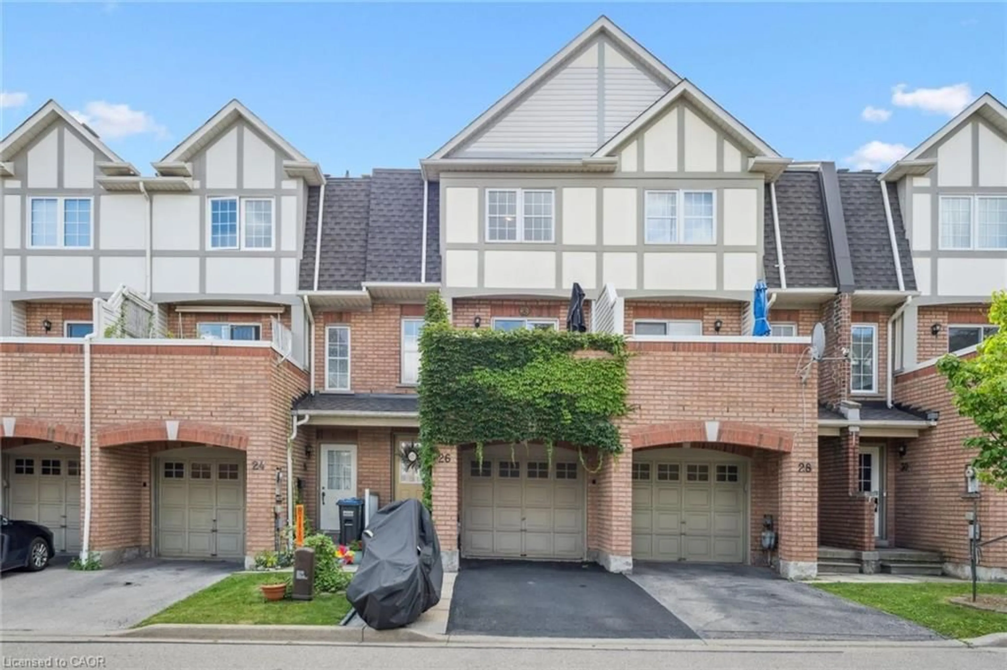 Home with brick exterior material, street for 3030 Breakwater Crt, Mississauga Ontario L5B 4N8
