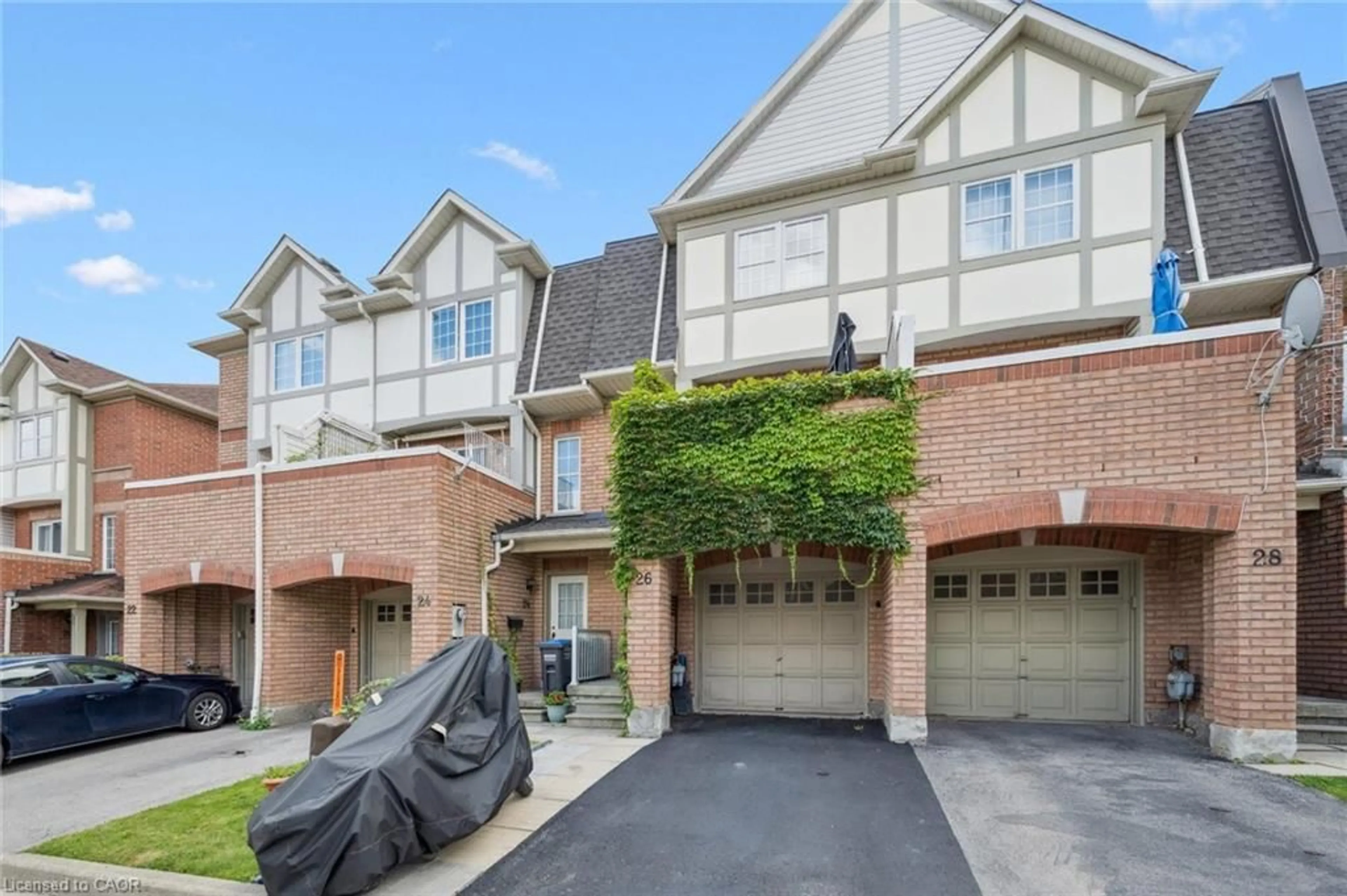 Home with brick exterior material, street for 3030 Breakwater Crt, Mississauga Ontario L5B 4N8