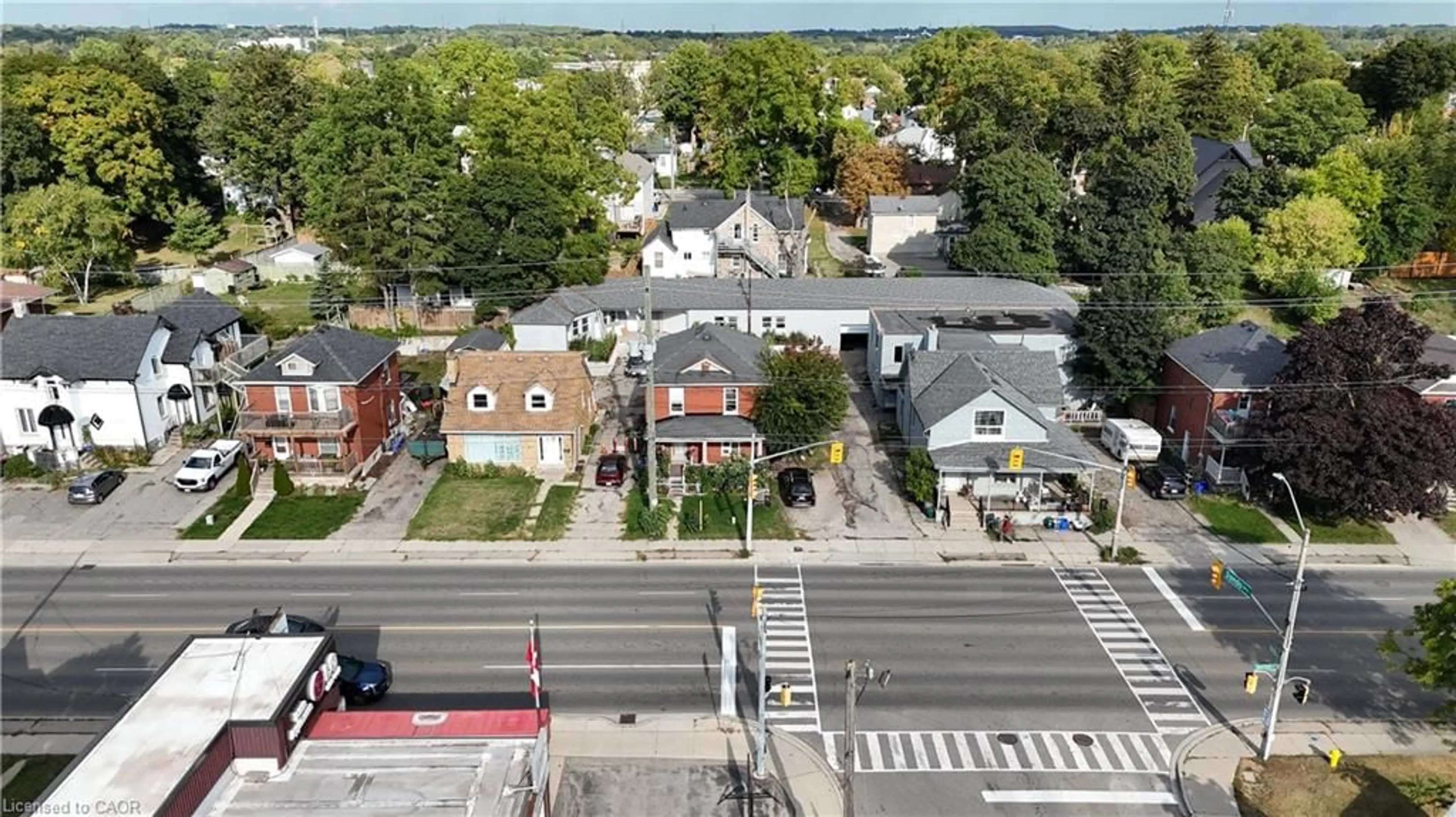 A pic from outside/outdoor area/front of a property/back of a property/a pic from drone, street for 231 Water St, Cambridge Ontario N1R 3B9