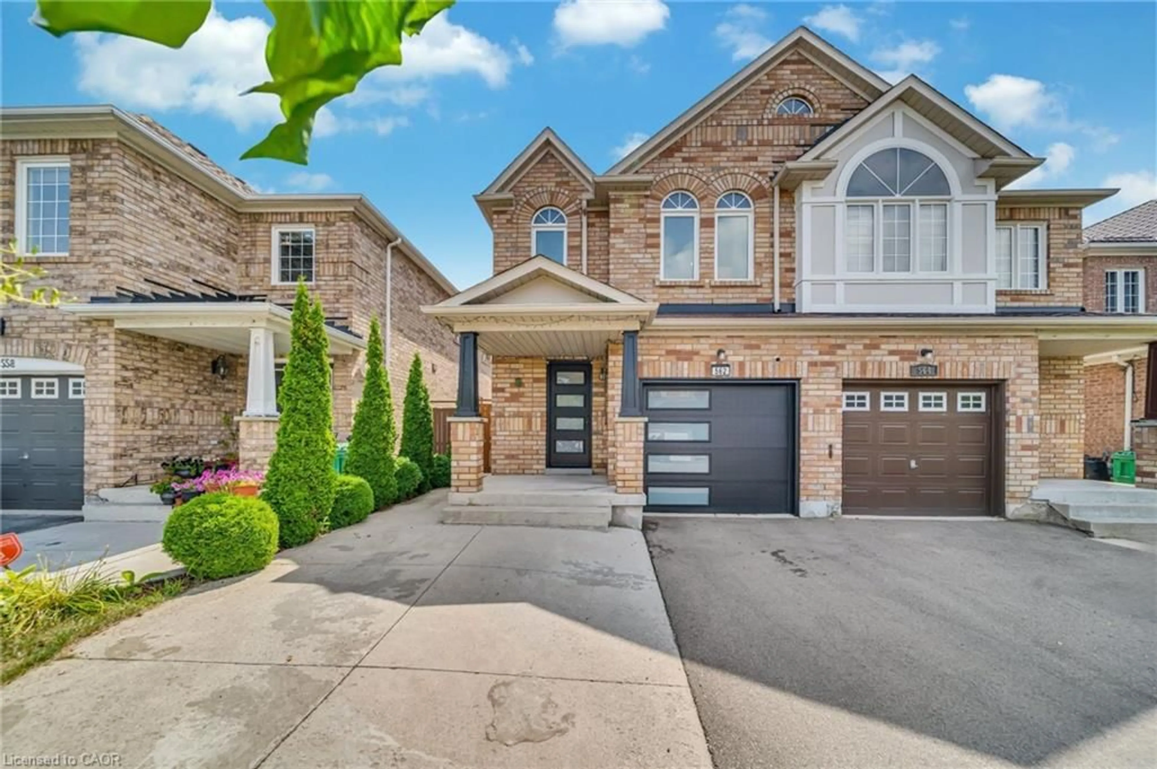 Home with brick exterior material, street for 562 Orange Walk Cres, Mississauga Ontario L5R 0A3