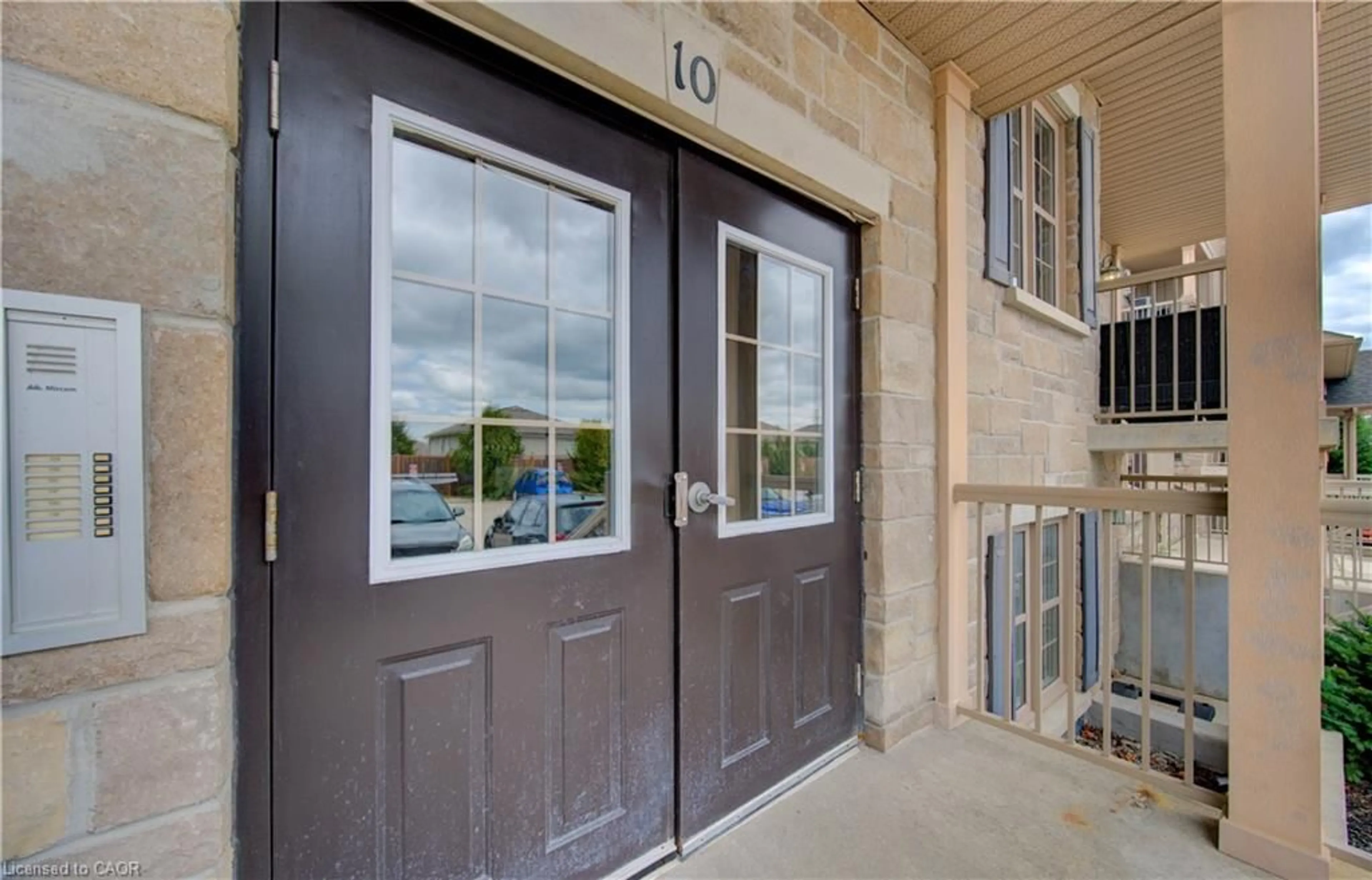 Indoor entryway for 1460 Highland Rd #10F, Kitchener Ontario N2N 0B7