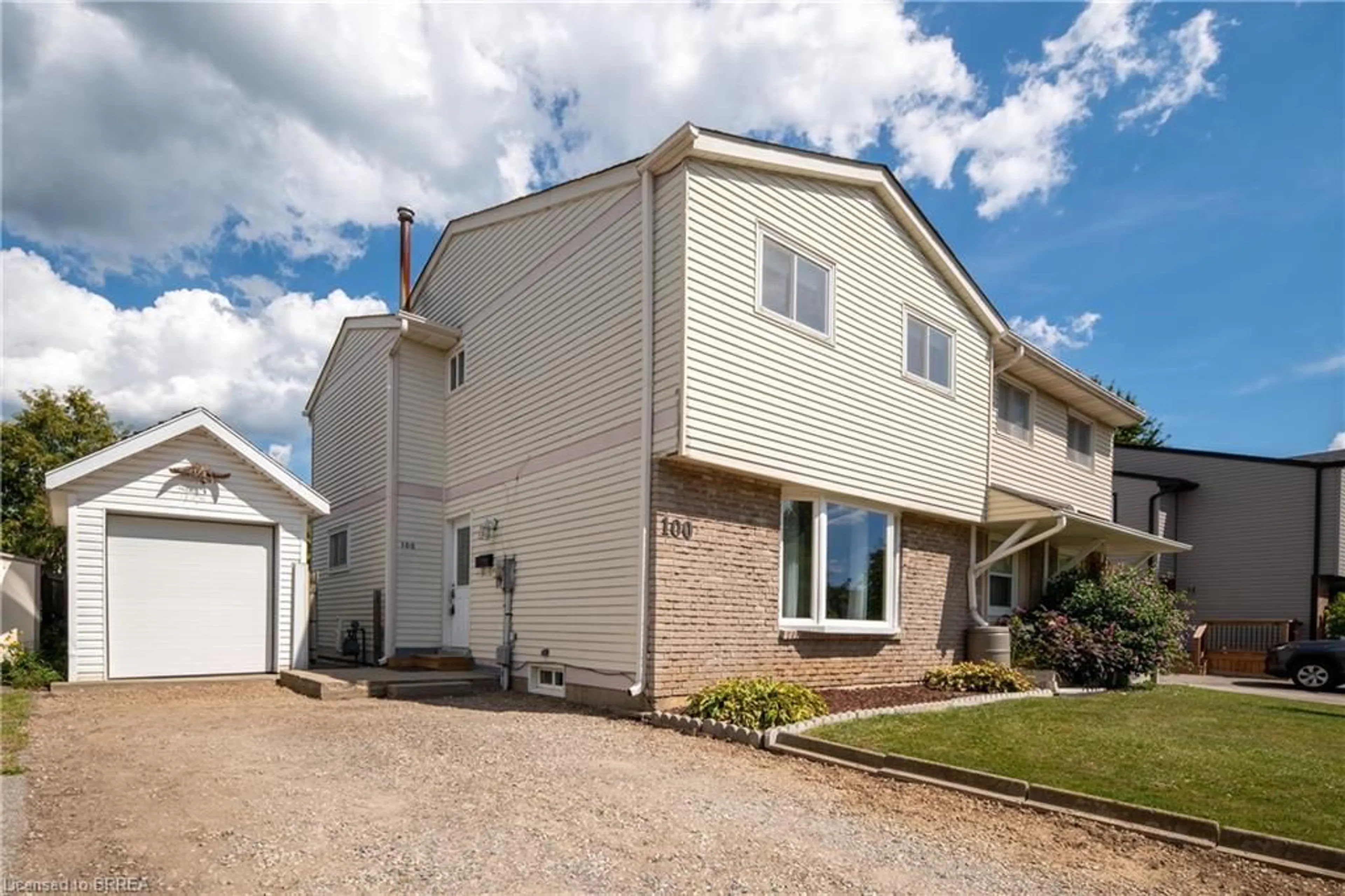 Home with vinyl exterior material, street for 100 White Owl Cres, Brantford Ontario N3P 1A2