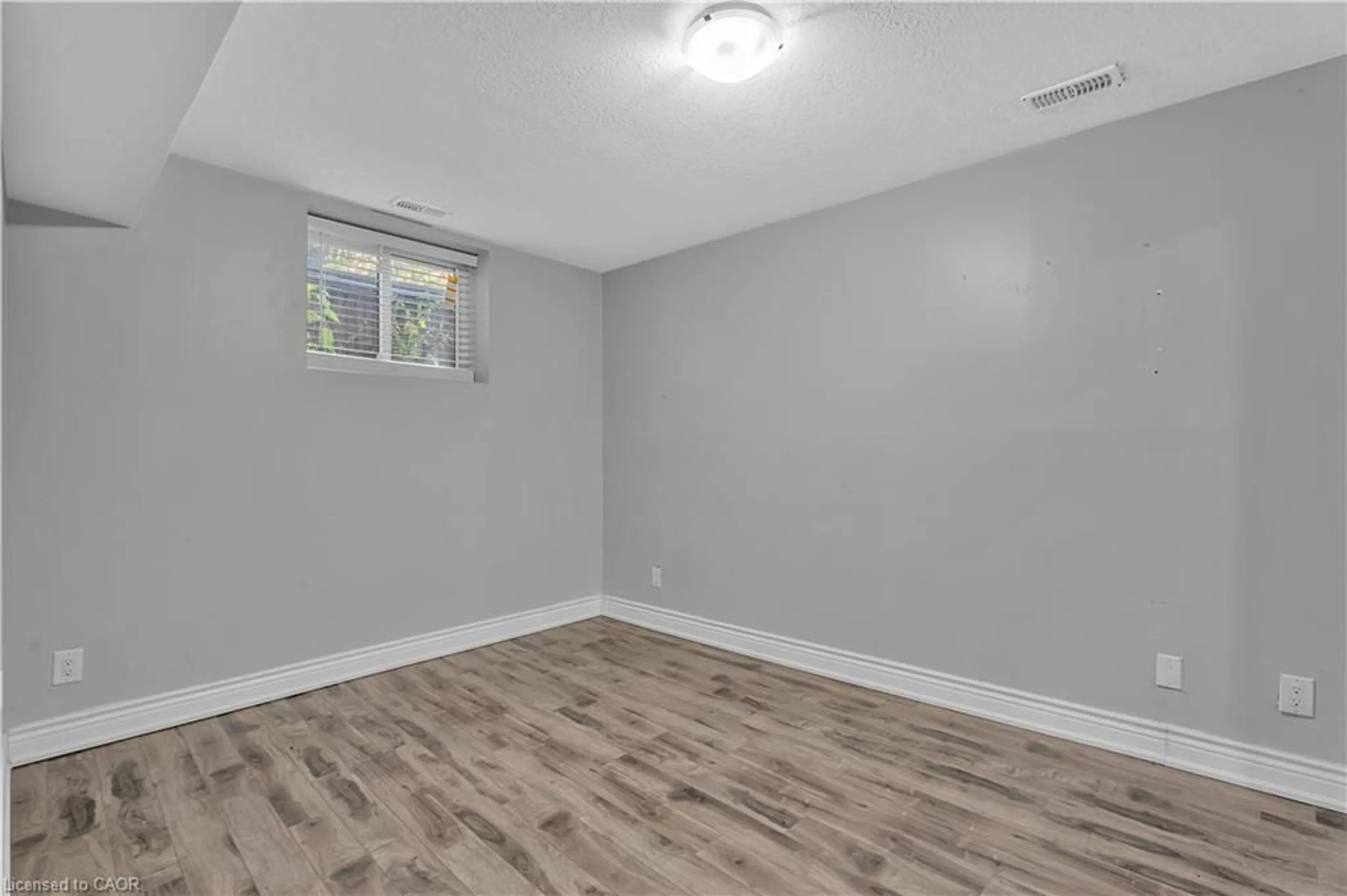 A pic of a room for 318 East 43rd St, Hamilton Ontario L8T 3C7