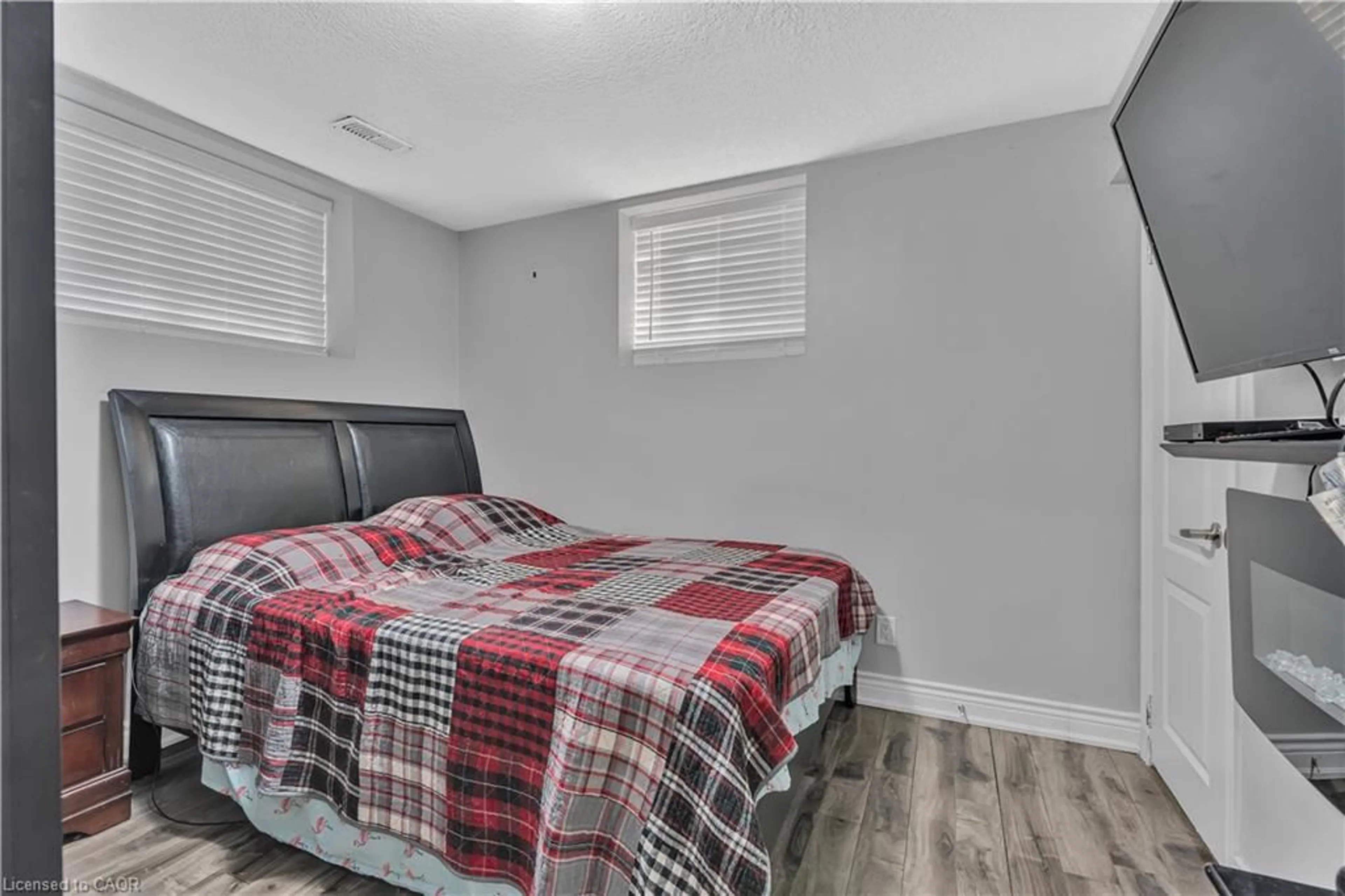 Unknown for 318 East 43rd St, Hamilton Ontario L8T 3C7