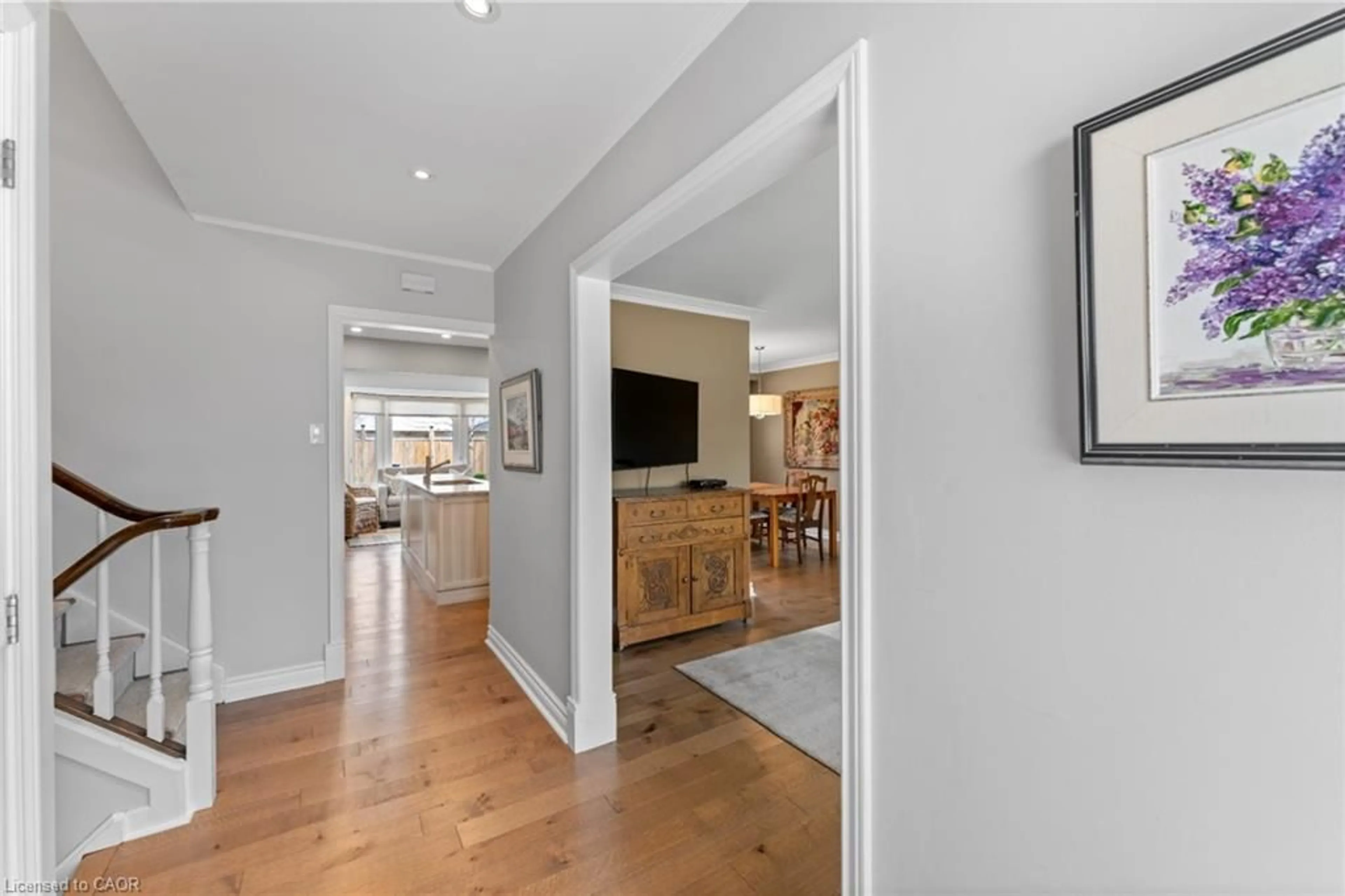 Indoor entryway for 637 Thornwood Ave, Burlington Ontario L7N 3B9