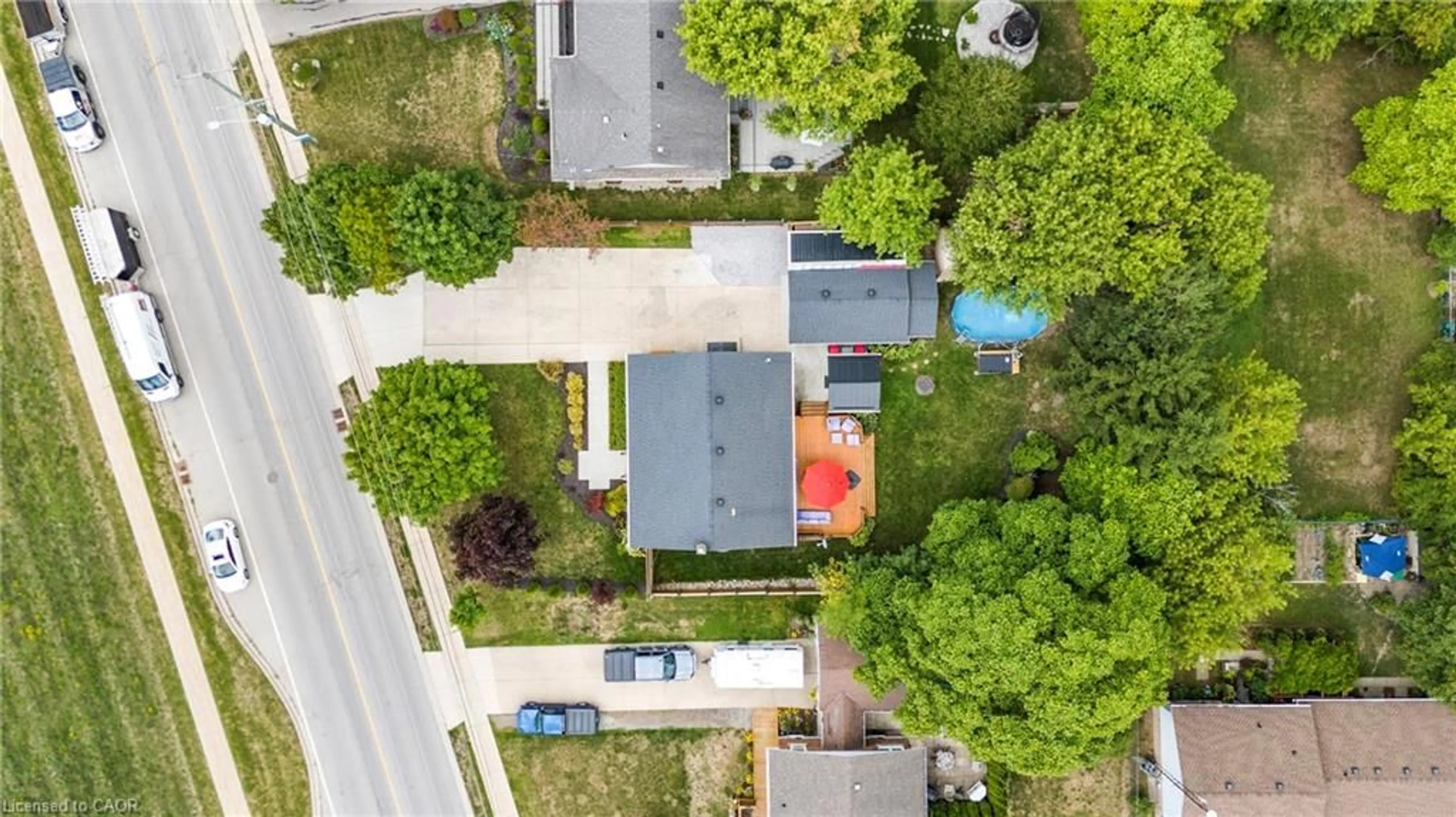 A pic from outside/outdoor area/front of a property/back of a property/a pic from drone, street for 6369 Townline Rd, Smithville Ontario L0R 2A0
