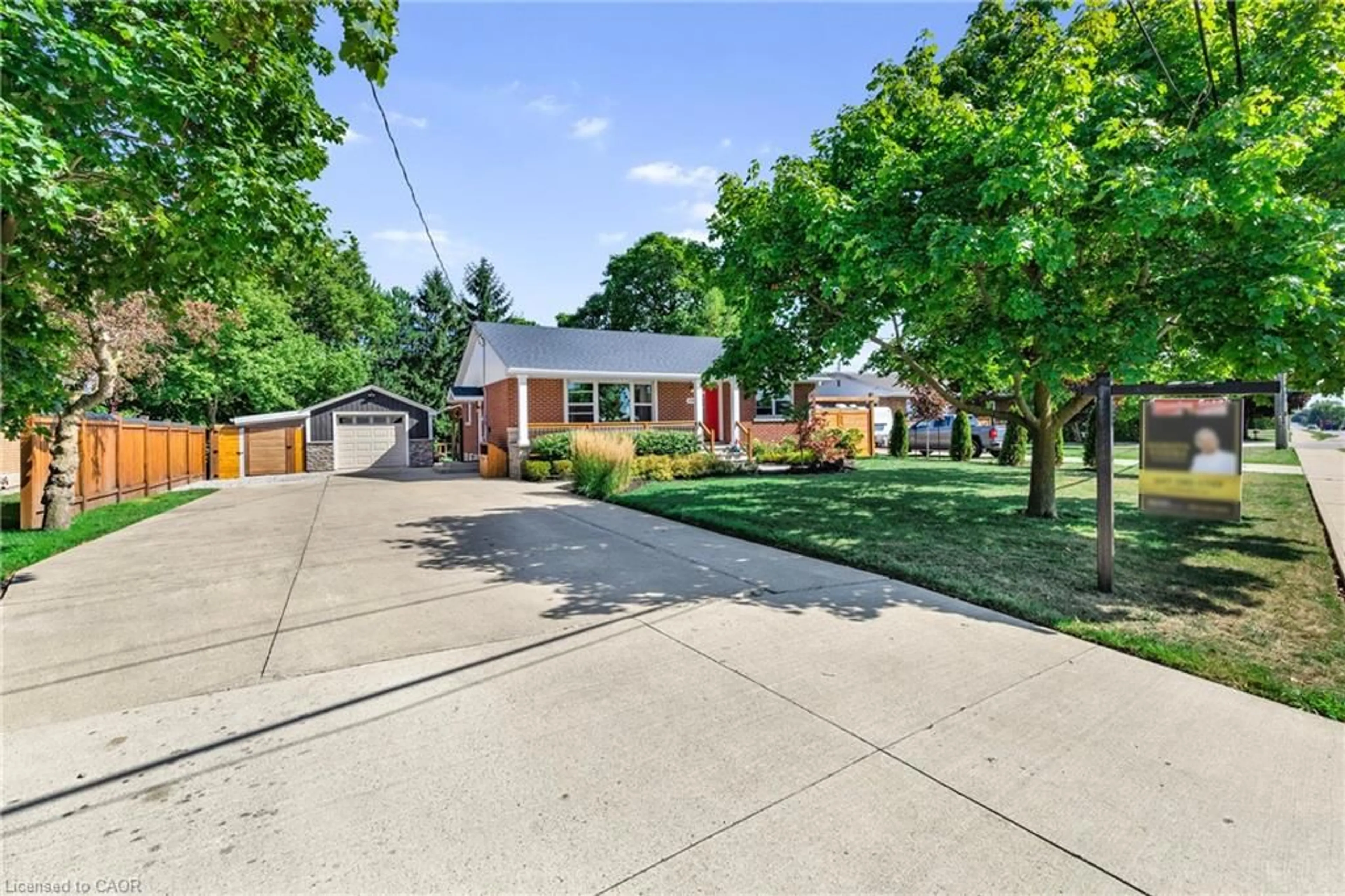 A pic from outside/outdoor area/front of a property/back of a property/a pic from drone, street for 6369 Townline Rd, Smithville Ontario L0R 2A0