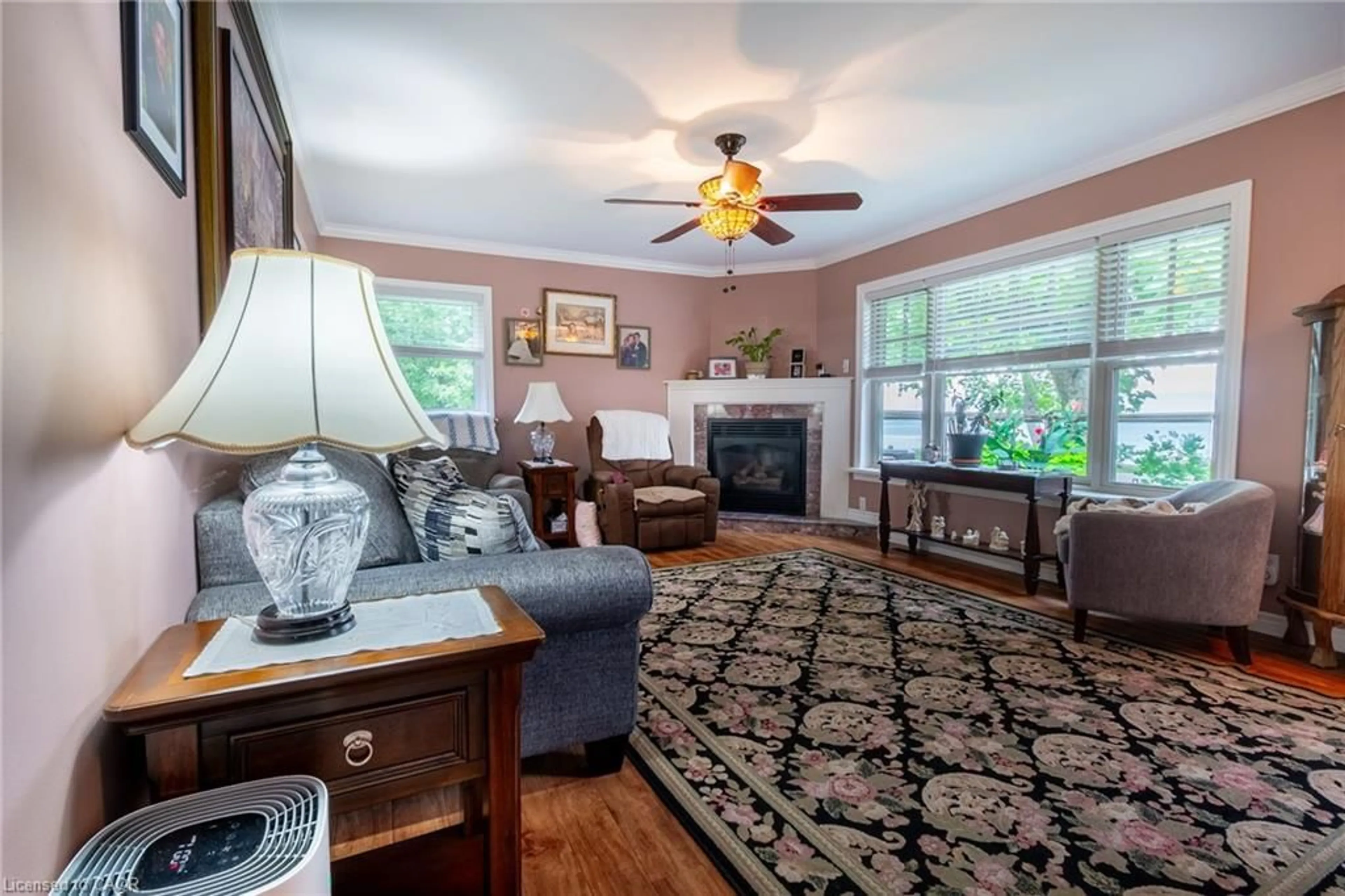 Living room with furniture, unknown for 187 Blue Water Parkway Pky, Selkirk Ontario N0A 1P0