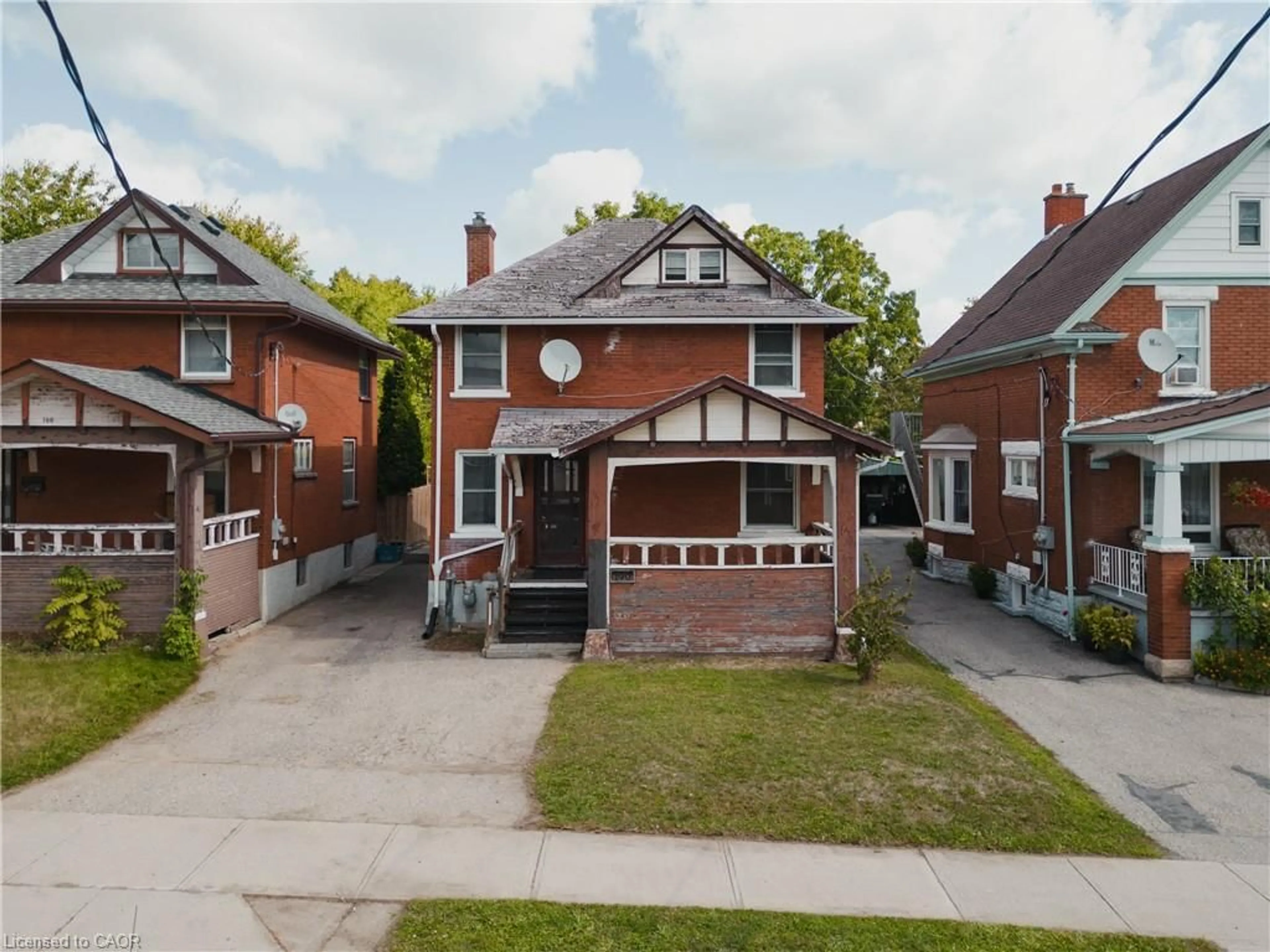 Home with brick exterior material, street for 190 Courtland Ave, Kitchener Ontario N2G 2V4