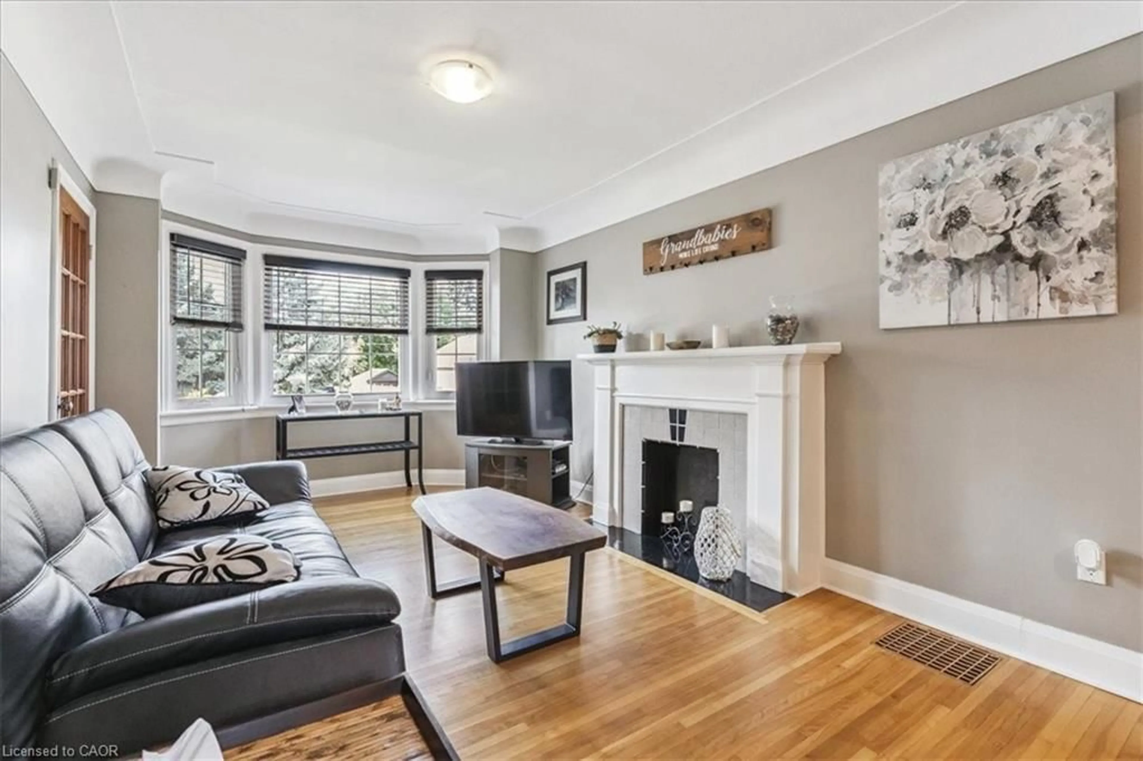 Living room with furniture, wood/laminate floor for 129 Barons Ave, Hamilton Ontario L8K 2Y8