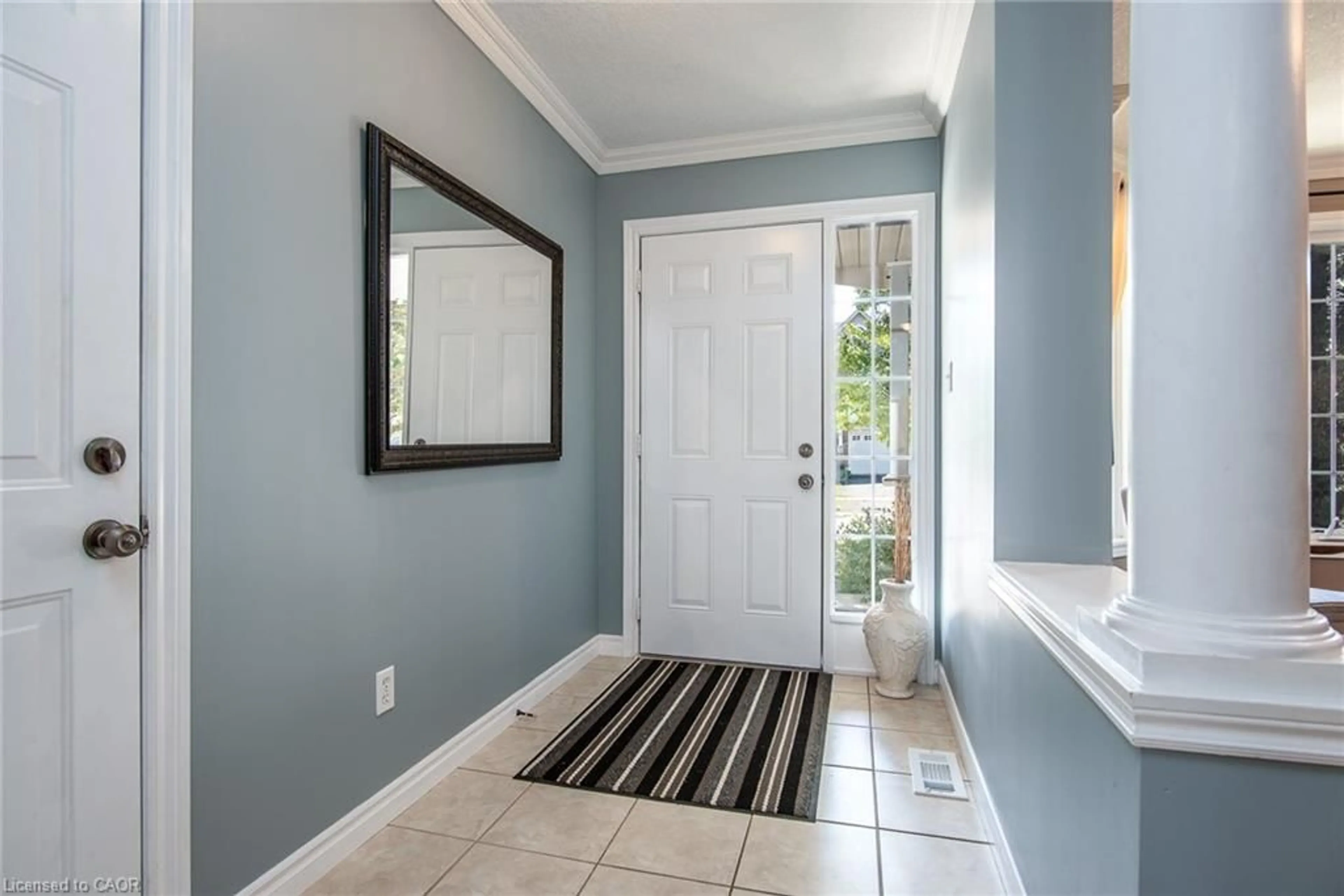 Indoor entryway for 744 Keats Way, Waterloo Ontario N2T 2Y3