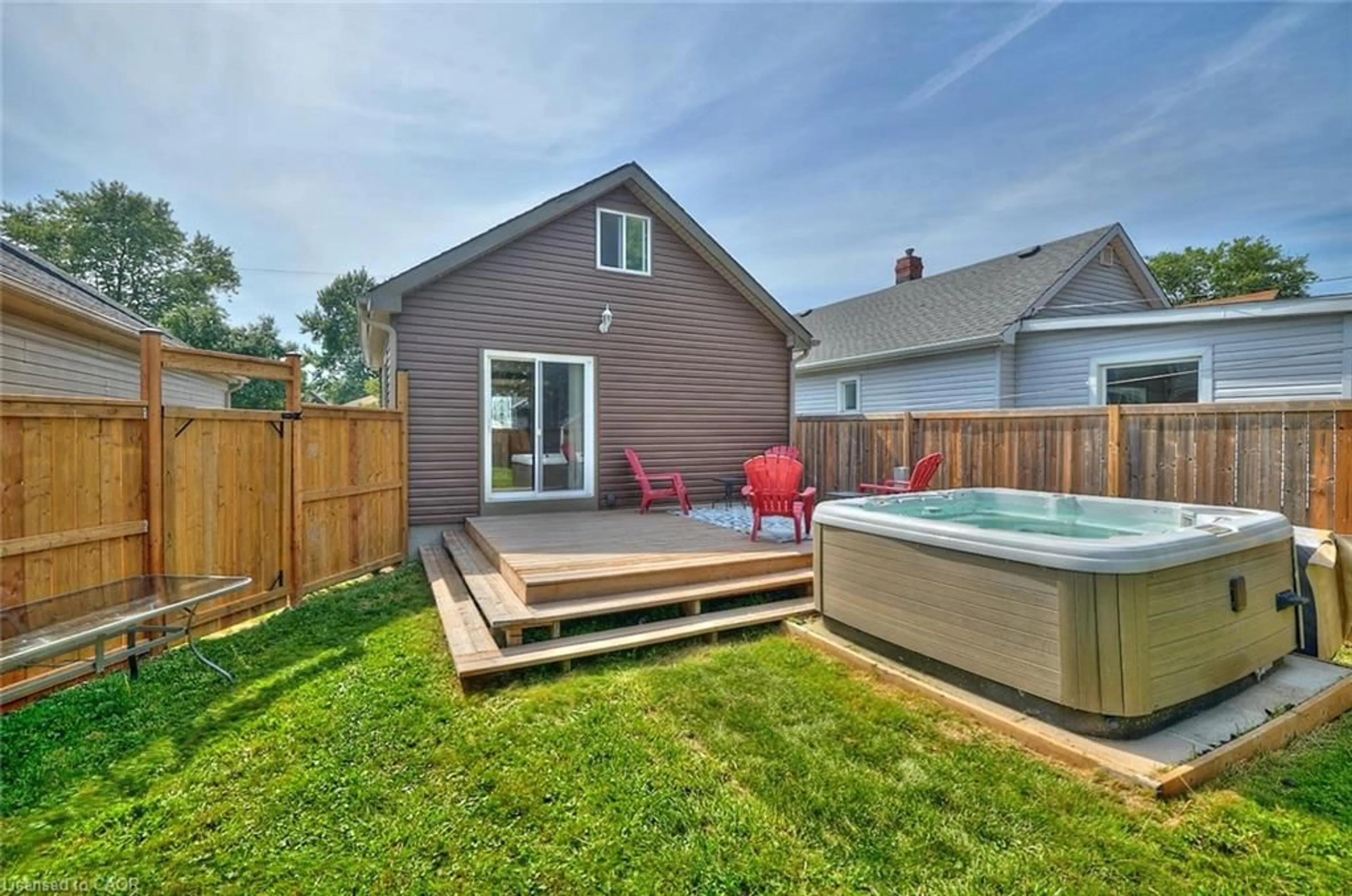 Patio, street for 30 Mcalpine Ave, Welland Ontario L3B 1T6