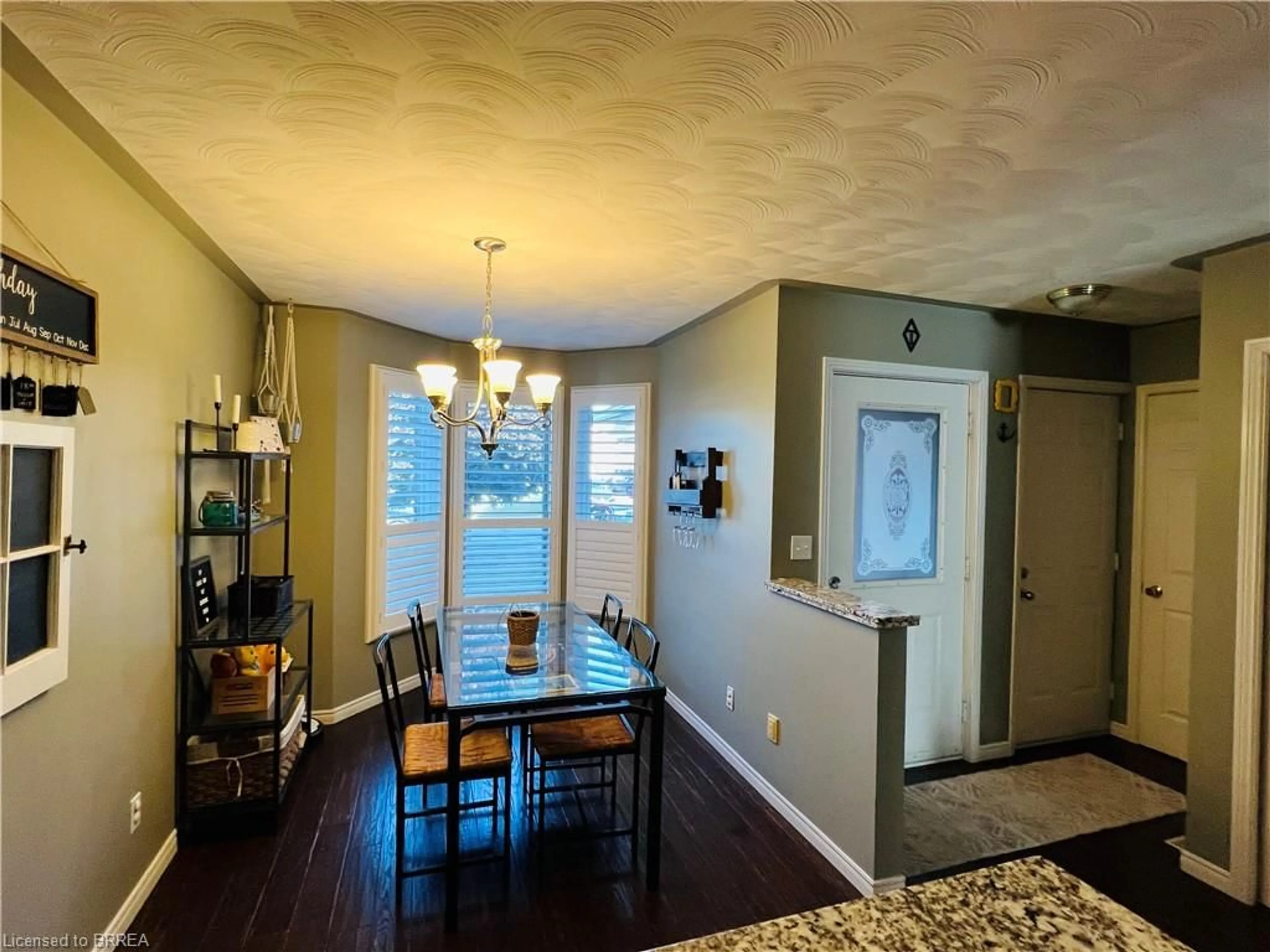 Dining room, wood/laminate floor for 62 Court Dr, Paris Ontario N3L 4C1