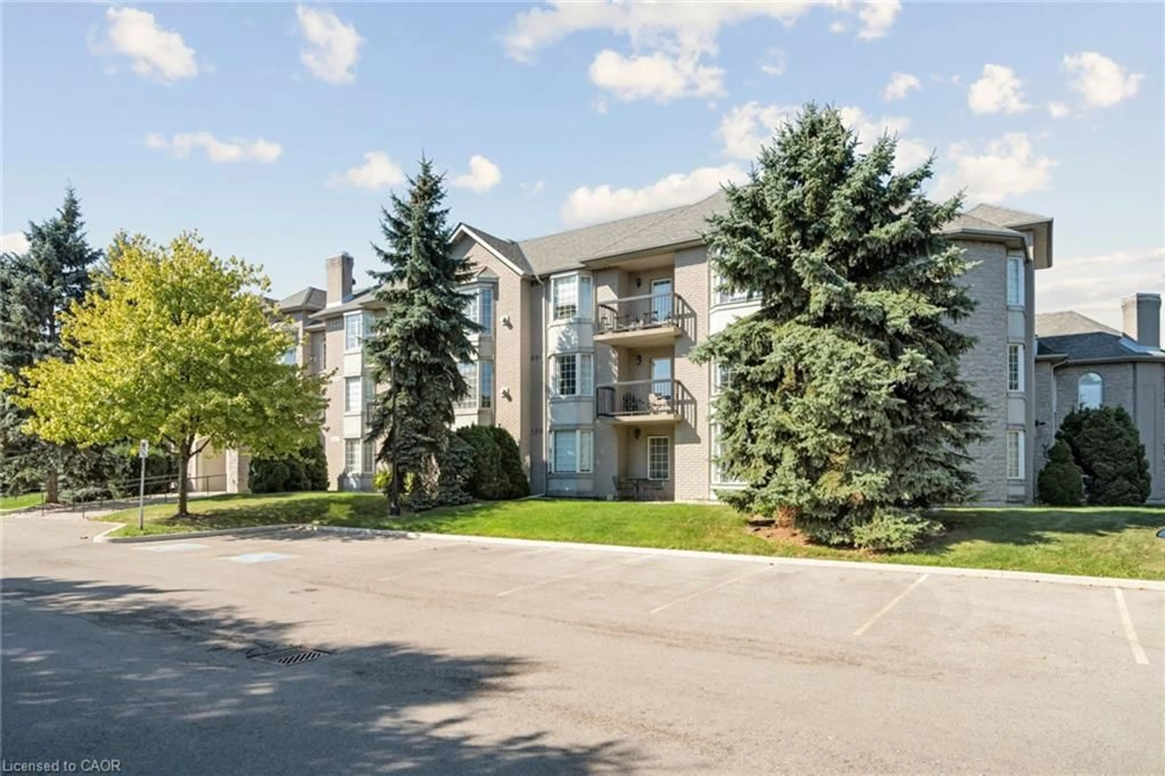 Patio, unknown for 970 Golf Links Rd #302, Ancaster Ontario L9K 1J8