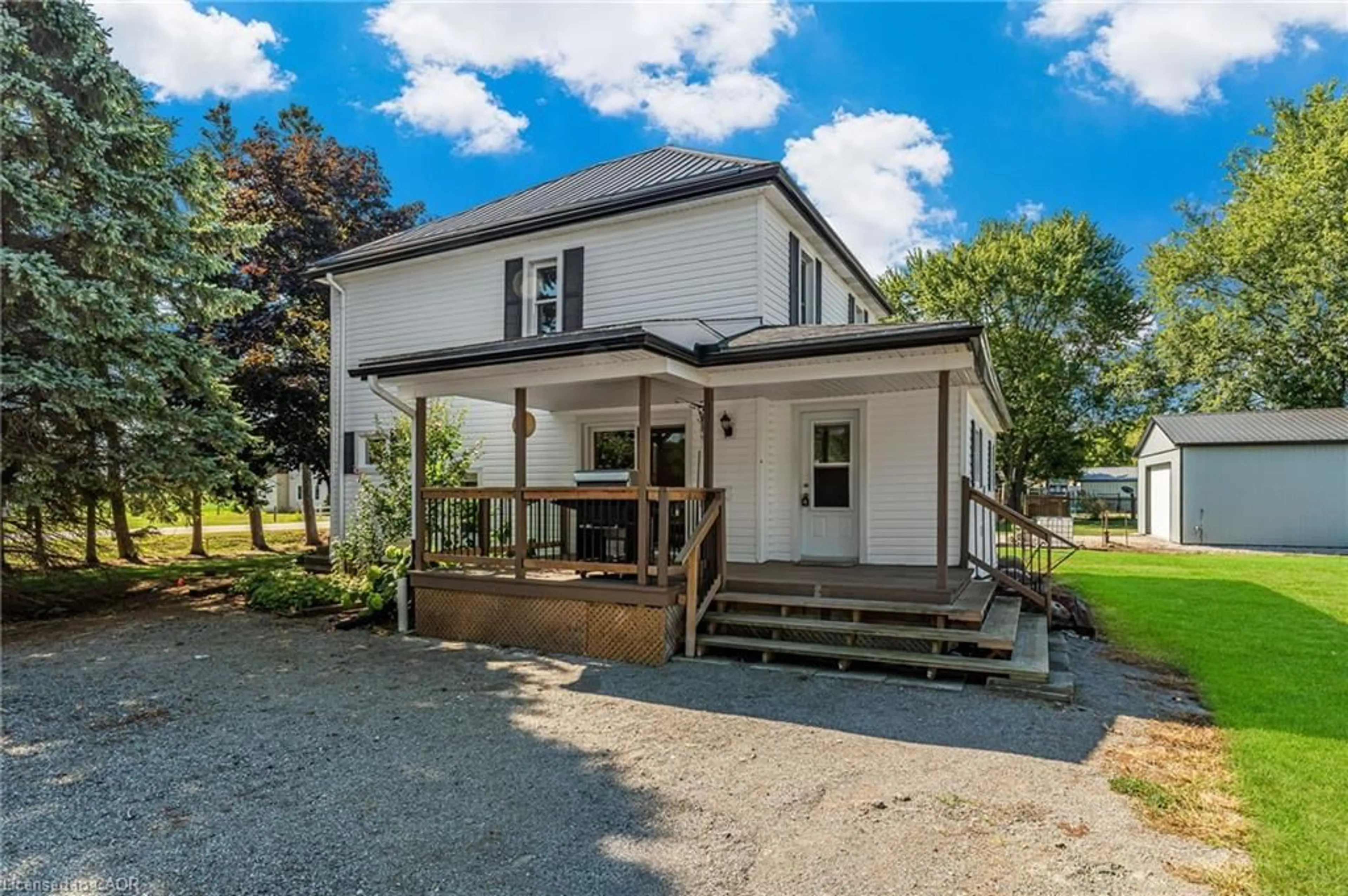 A pic from outside/outdoor area/front of a property/back of a property/a pic from drone, building for 398 Diltz Rd, Dunnville Ontario N1A 2W2