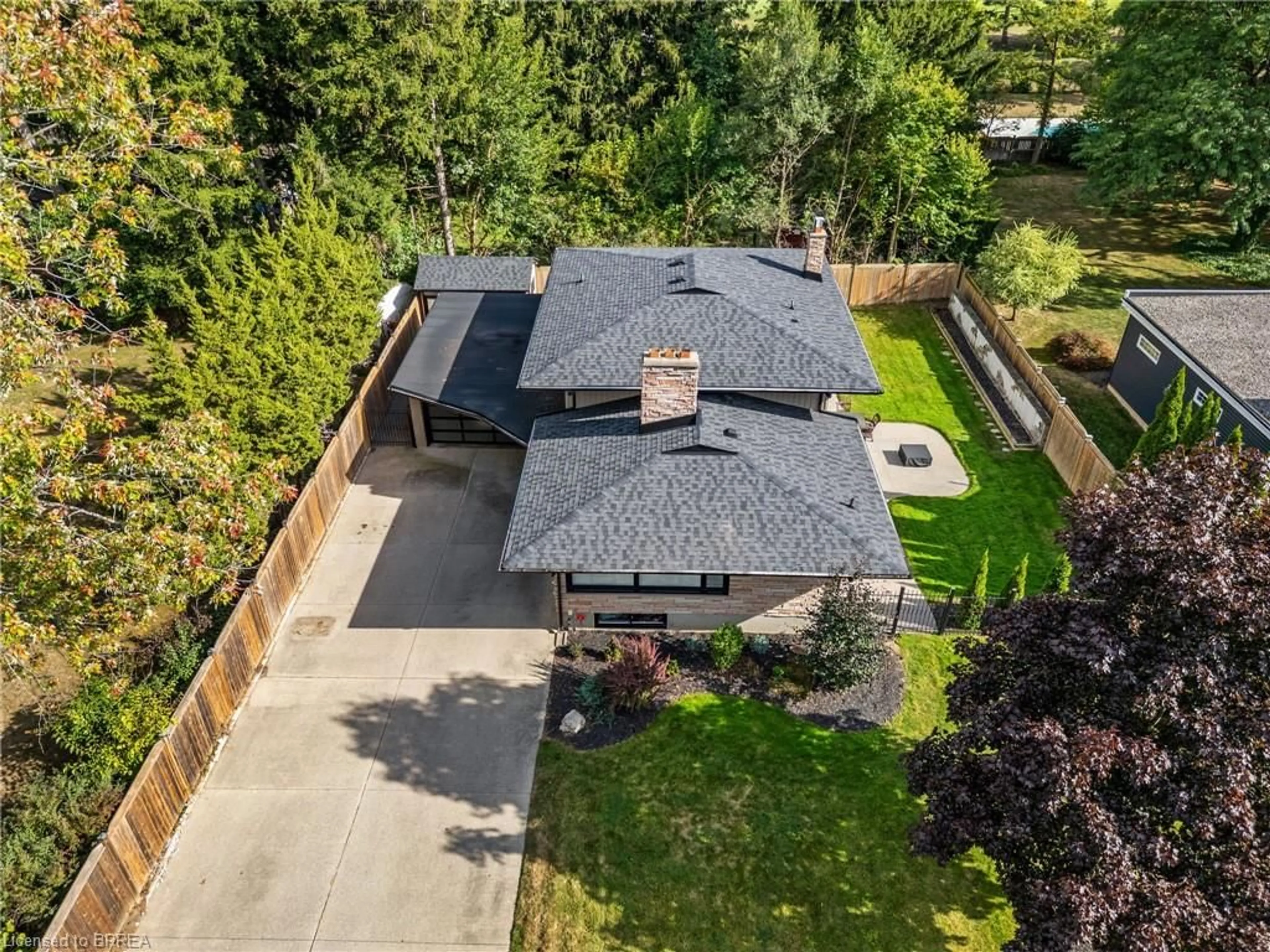 A pic from outside/outdoor area/front of a property/back of a property/a pic from drone, street for 10 Stymie Blvd, Brantford Ontario N3T 5K3