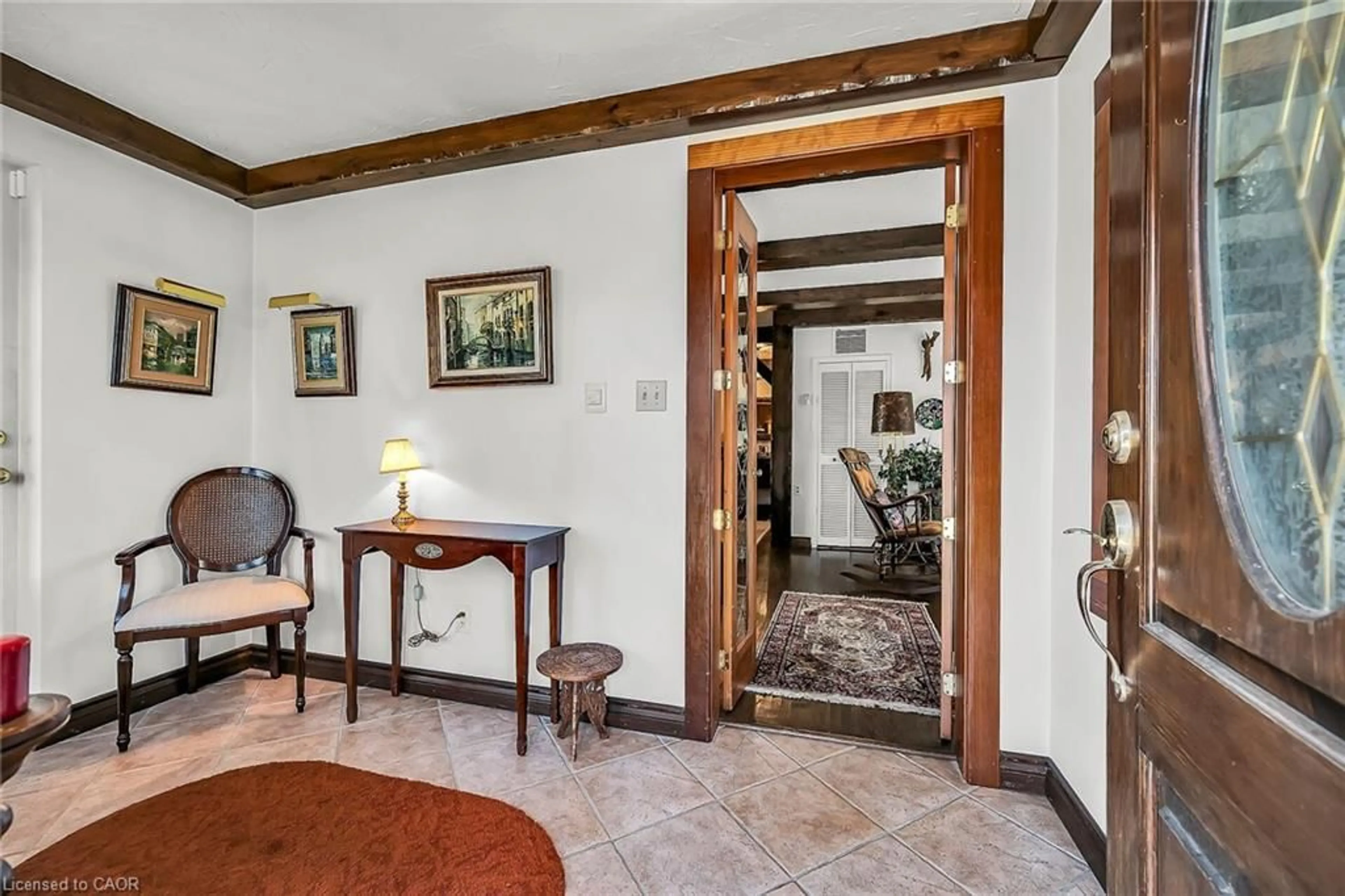Indoor foyer for 793 Shadeland Ave, Burlington Ontario L7T 2M2