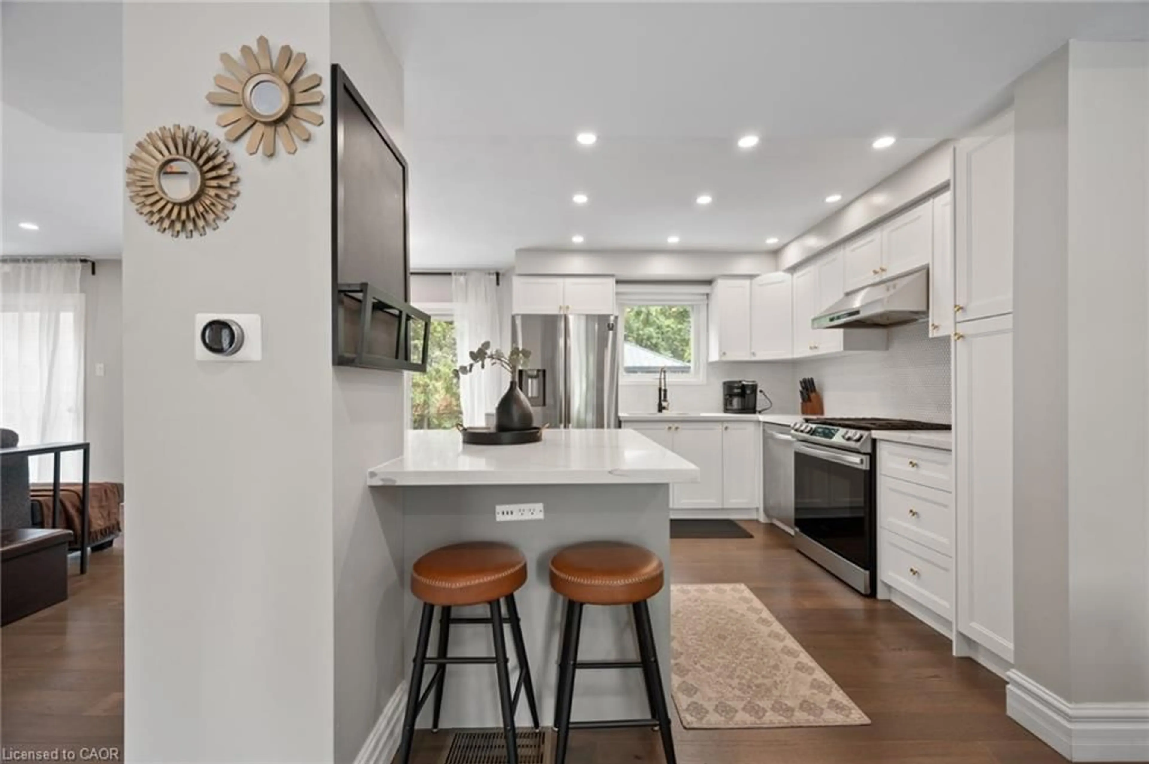 Open concept kitchen, ceramic/tile floor for 6682 Snow Goose Lane, Mississauga Ontario L5N 5H8