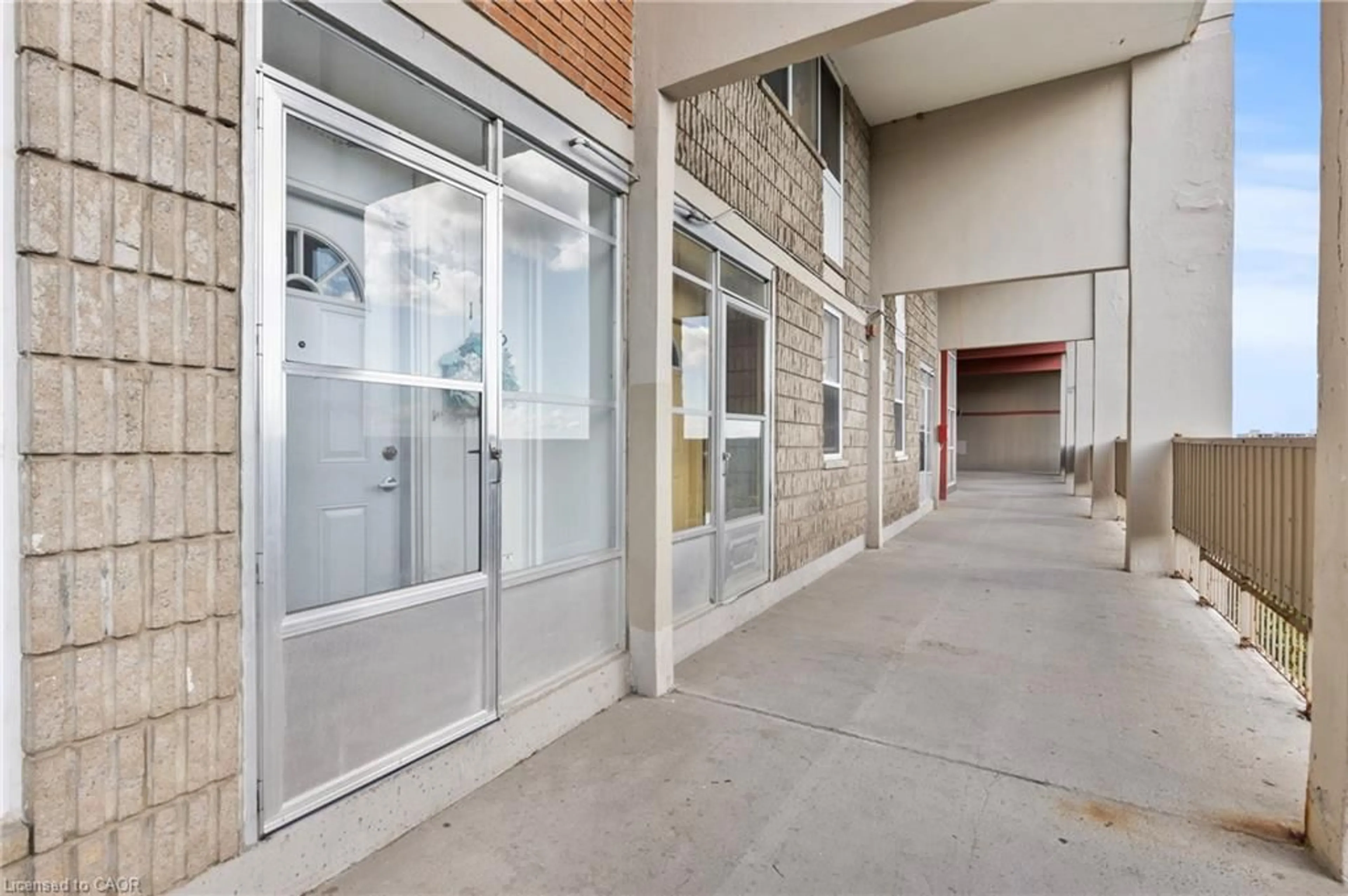 Indoor foyer for 350 Quigley Rd #512, Hamilton Ontario L8K 5N2