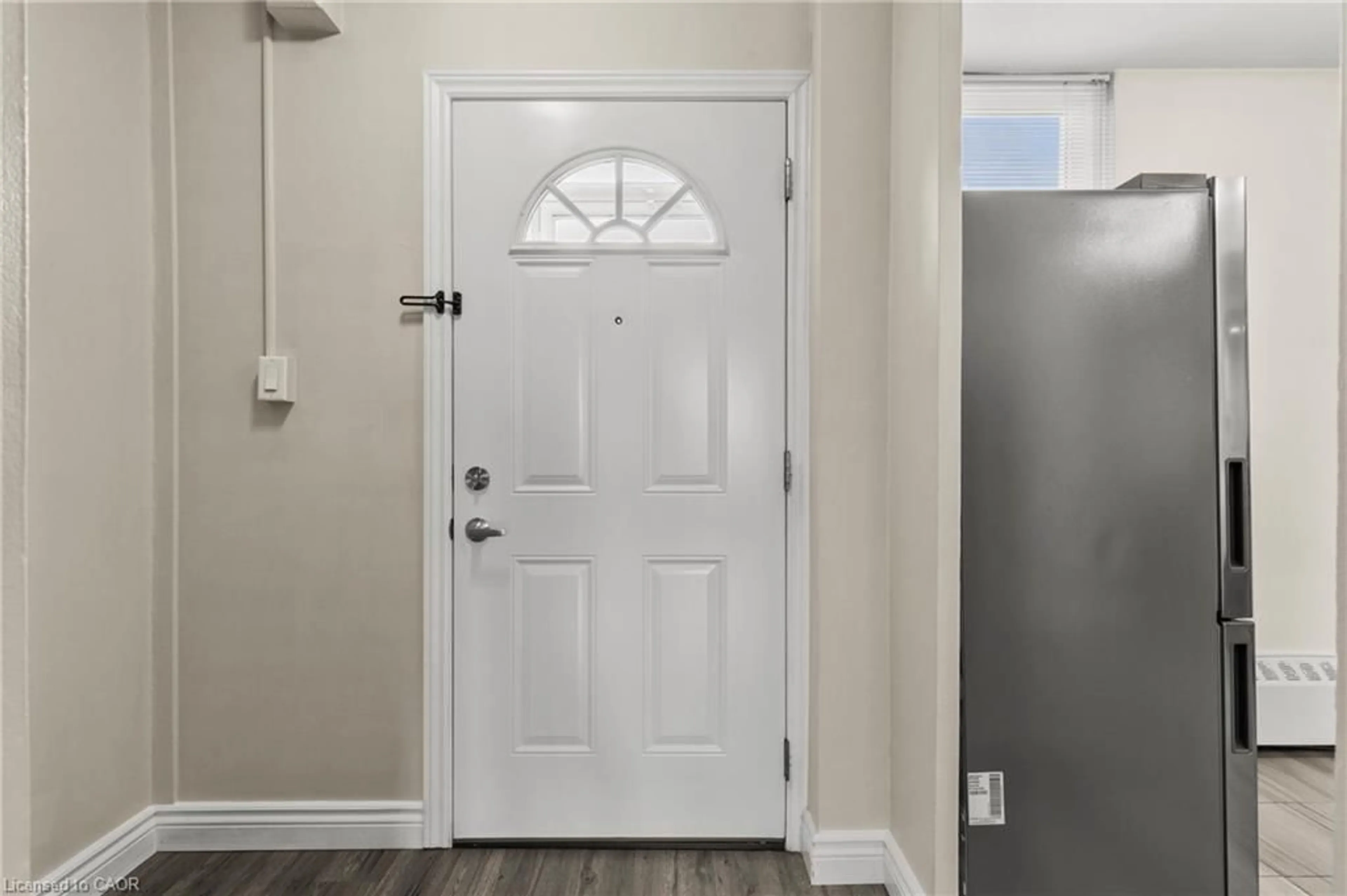Indoor entryway for 350 Quigley Rd #512, Hamilton Ontario L8K 5N2