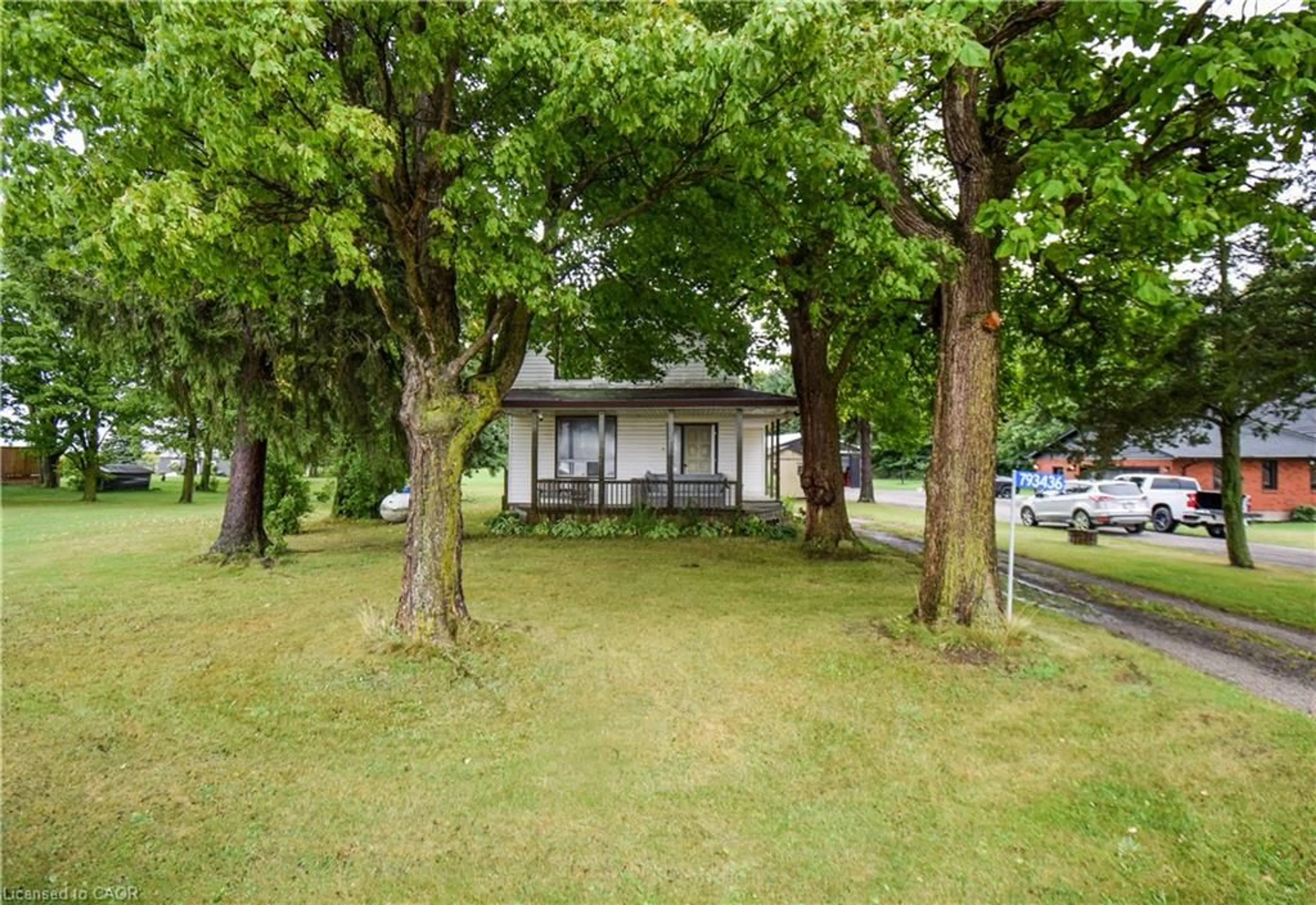 A pic from outside/outdoor area/front of a property/back of a property/a pic from drone, unknown for 793436 Slant Road R.R.3 Rd, Norwich Ontario N0J 1P0