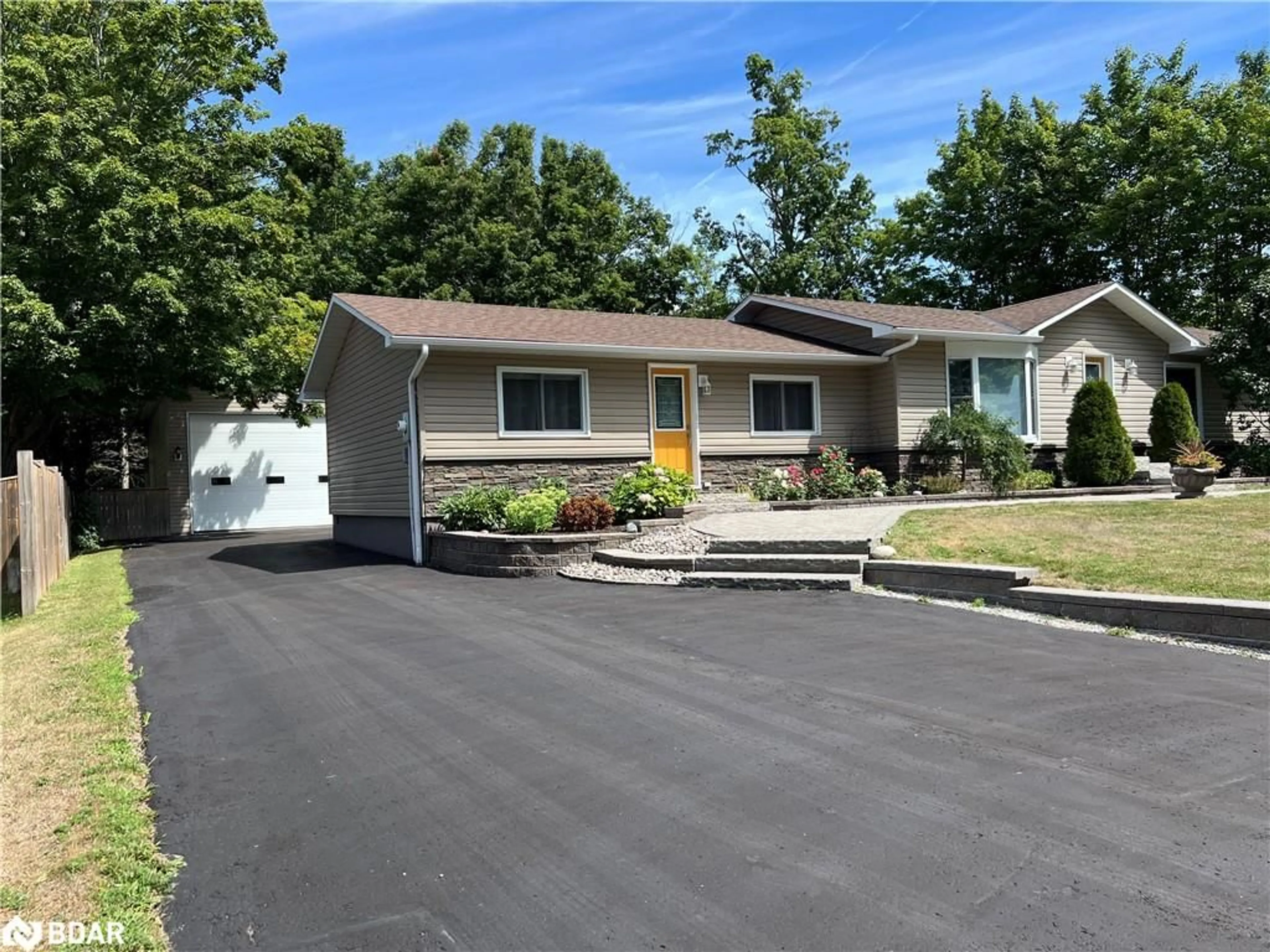 Home with vinyl exterior material, street for 141 Bass Line, Oro-Medonte Ontario L3V 6H2
