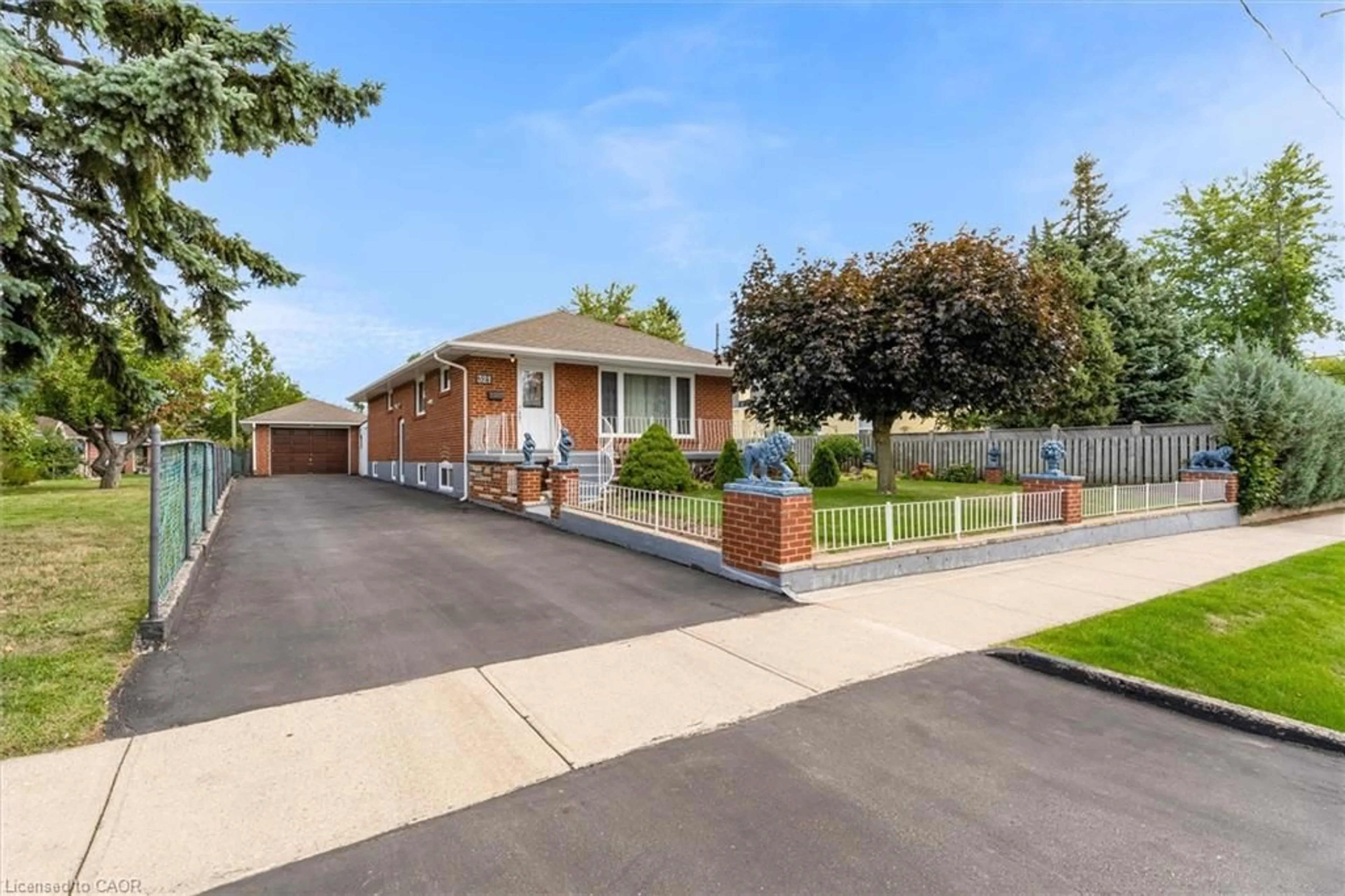 Home with brick exterior material, street for 321 Southview Rd, Oakville Ontario L6K 2P7