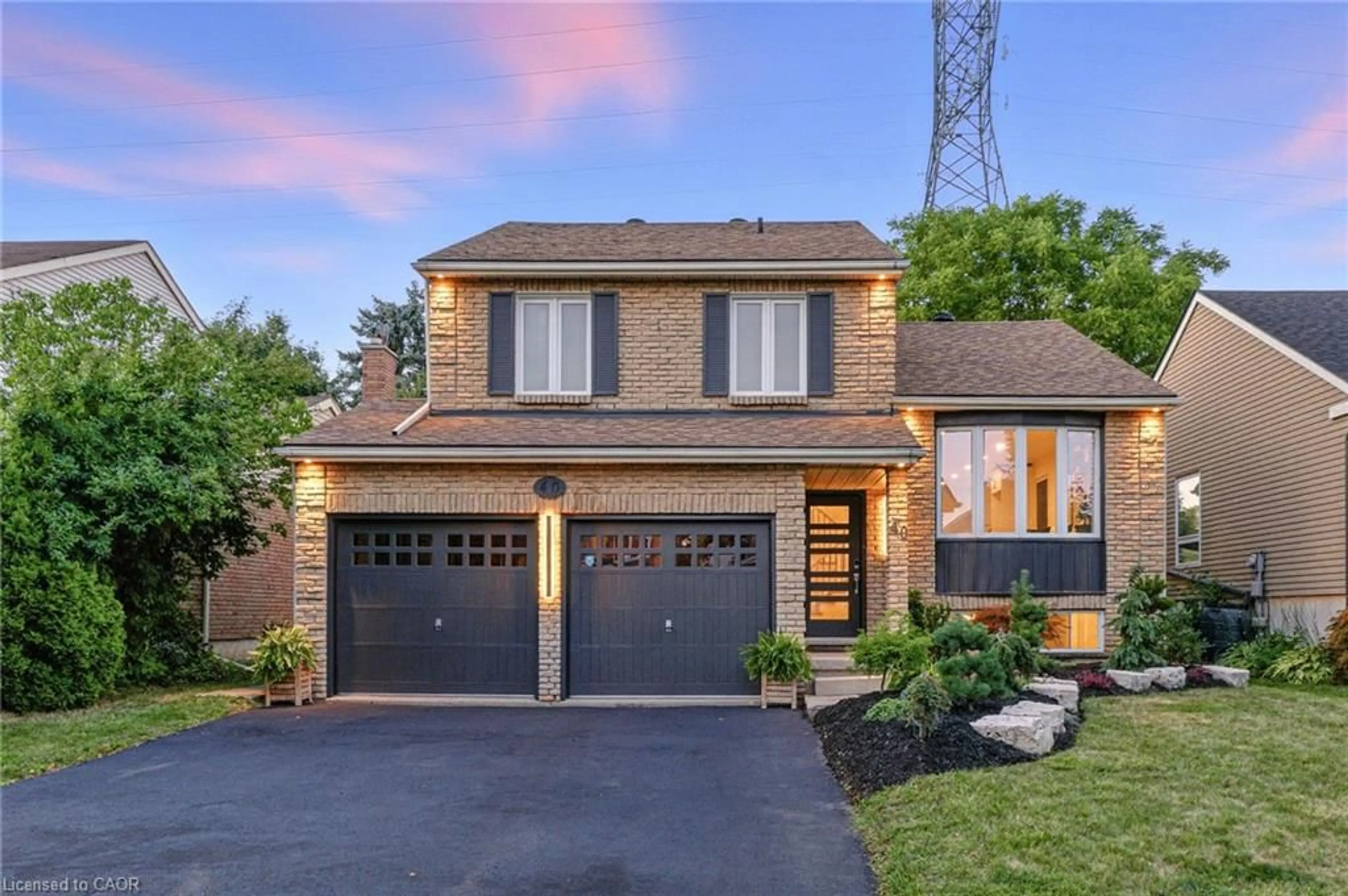 Home with brick exterior material, street for 40 Highview Dr, Kitchener Ontario N2N 1W4
