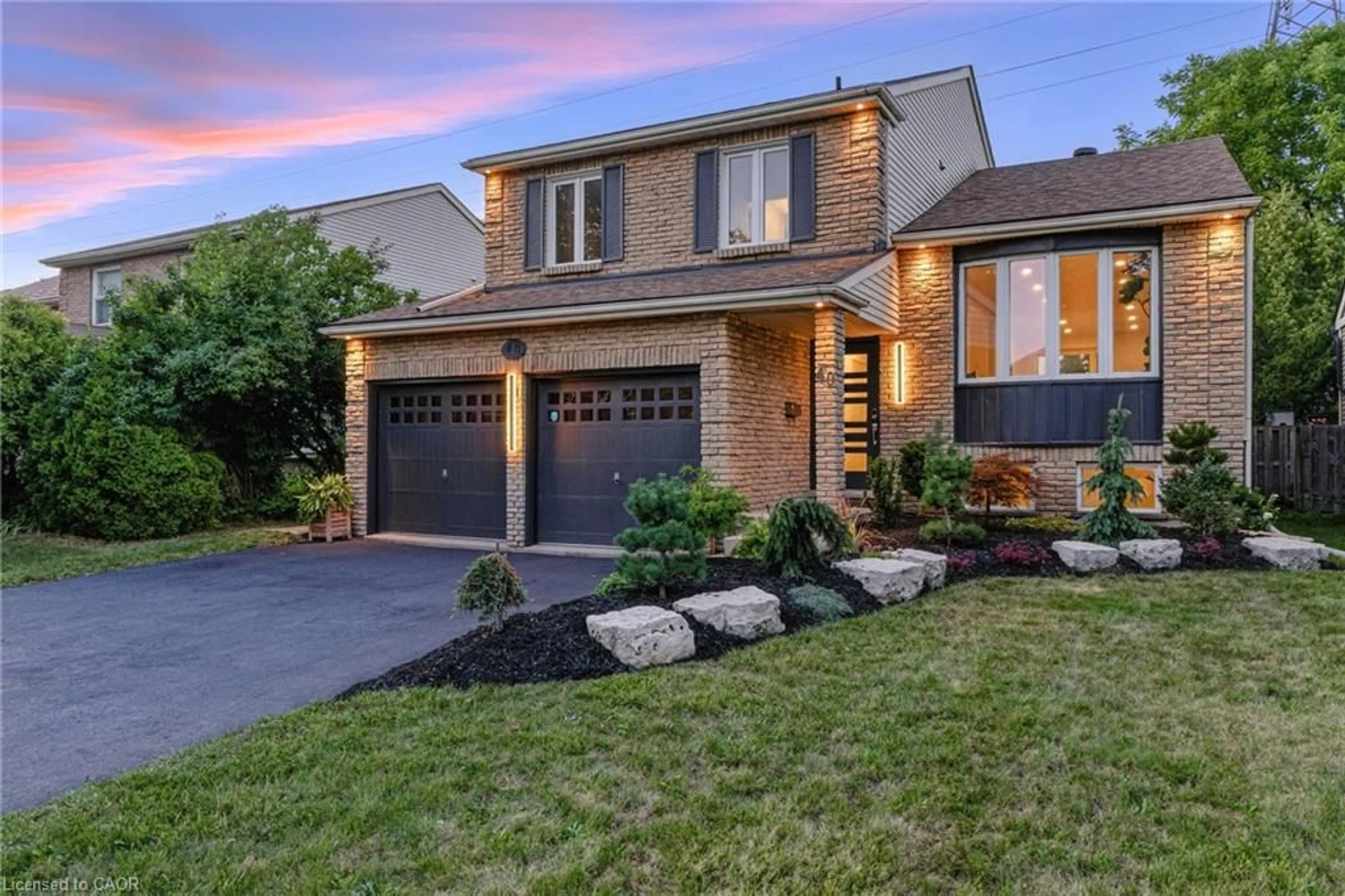Home with brick exterior material, street for 40 Highview Dr, Kitchener Ontario N2N 1W4