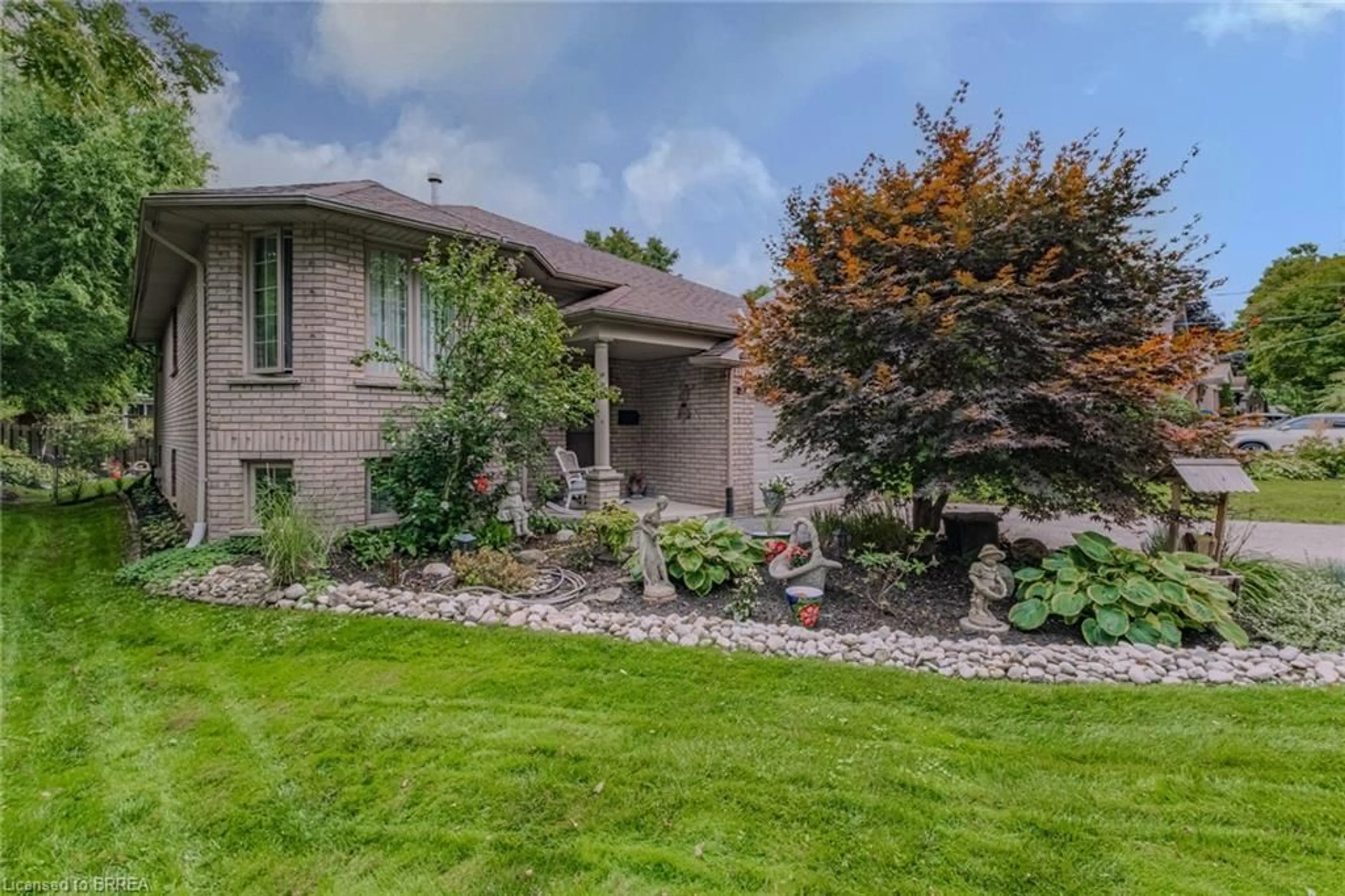 Home with brick exterior material, unknown for 52 Amelia St, Paris Ontario N3L 1Z6