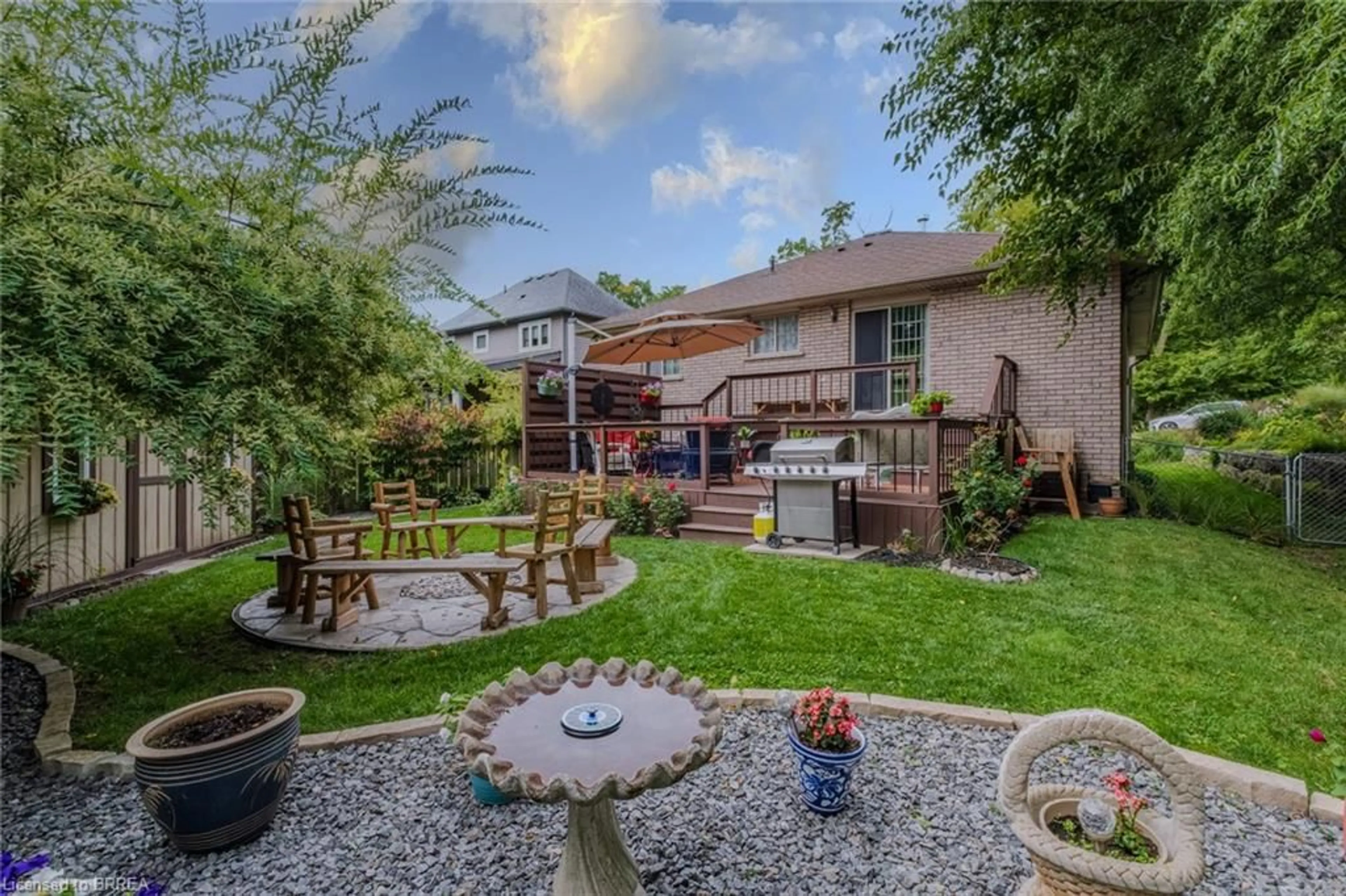 Patio, unknown for 52 Amelia St, Paris Ontario N3L 1Z6