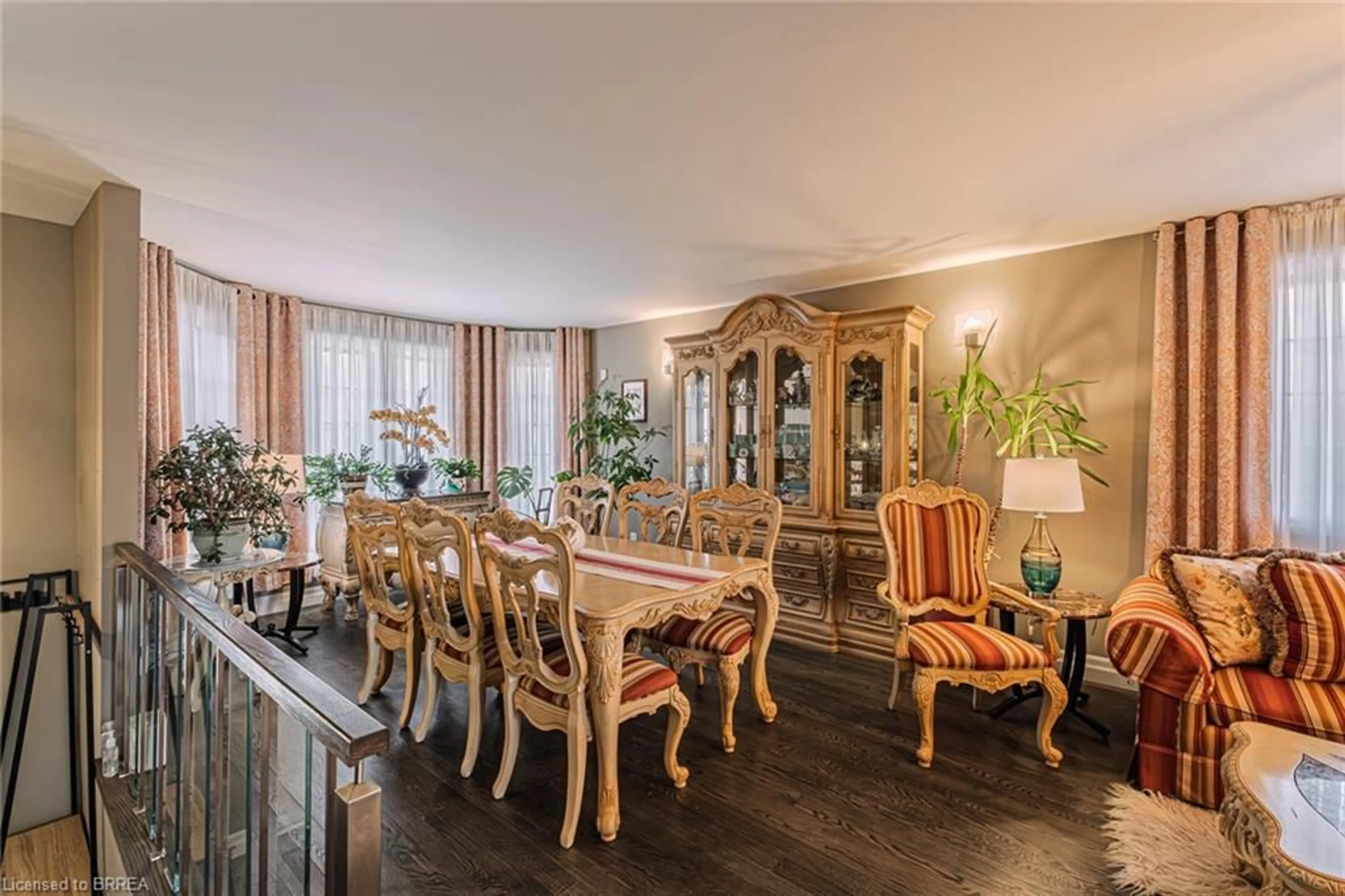 Dining room, wood/laminate floor for 52 Amelia St, Paris Ontario N3L 1Z6