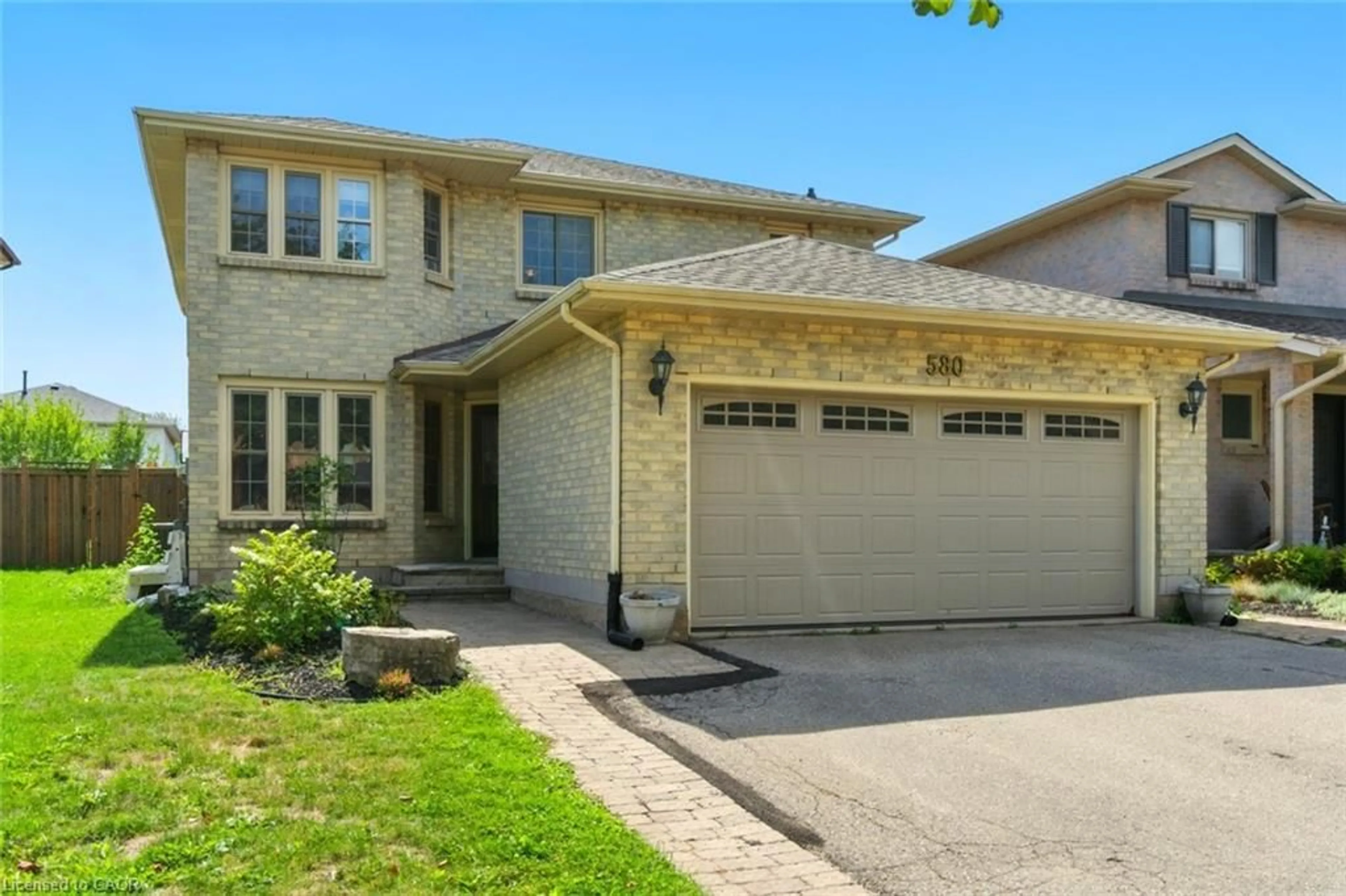 Home with brick exterior material, street for 580 Deerhurst Dr, Burlington Ontario L7L 5W4