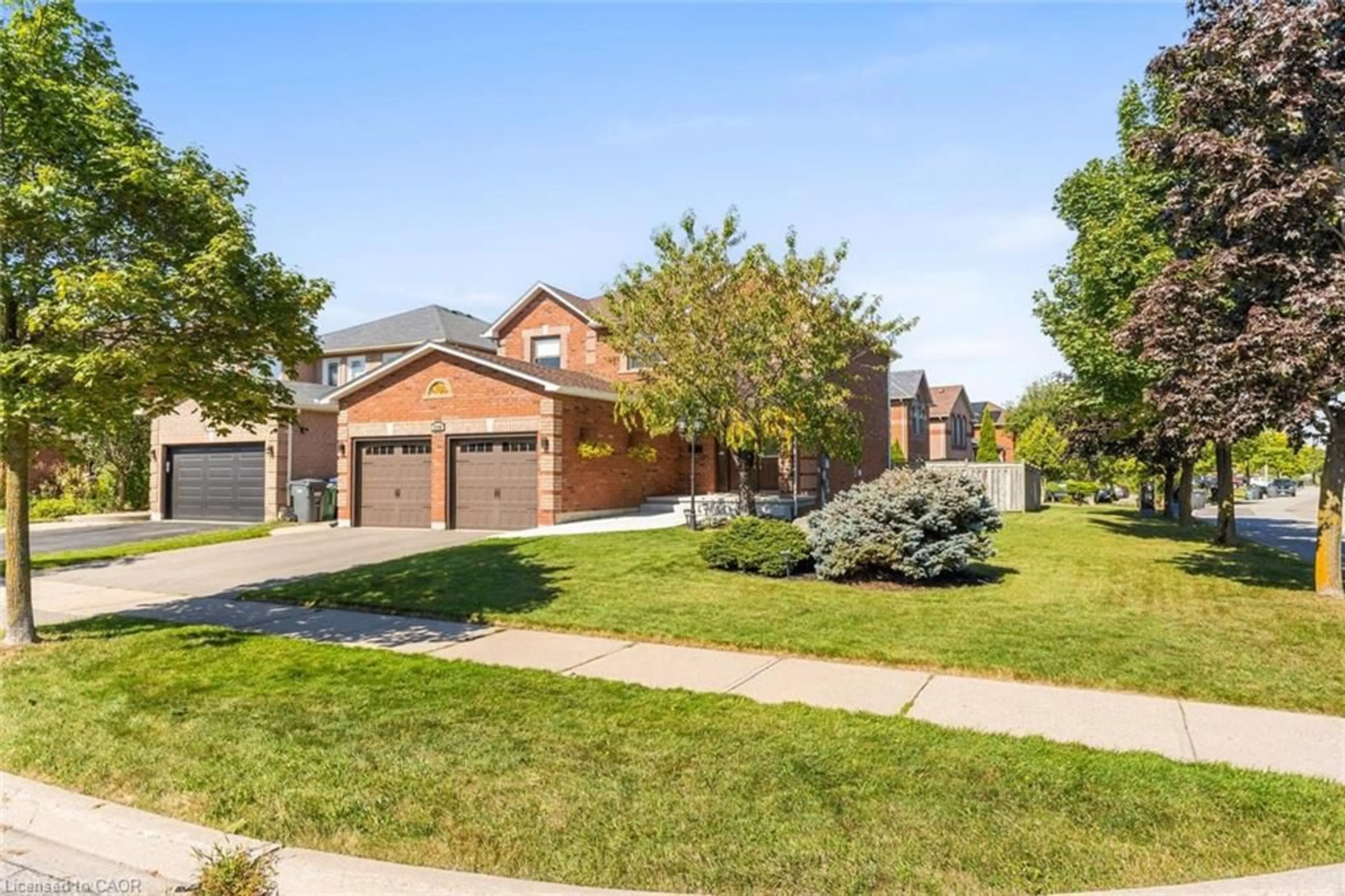 Home with brick exterior material, street for 3799 Laurenclaire Dr, Mississauga Ontario L5N 7G8