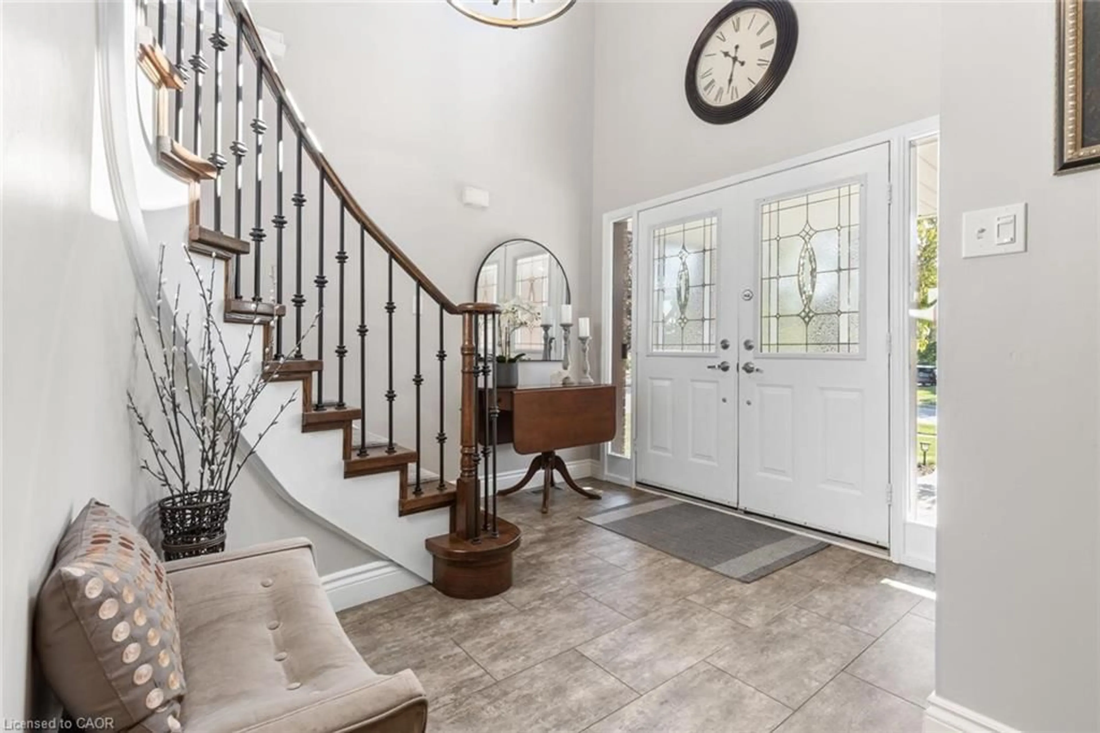 Indoor entryway for 3799 Laurenclaire Dr, Mississauga Ontario L5N 7G8