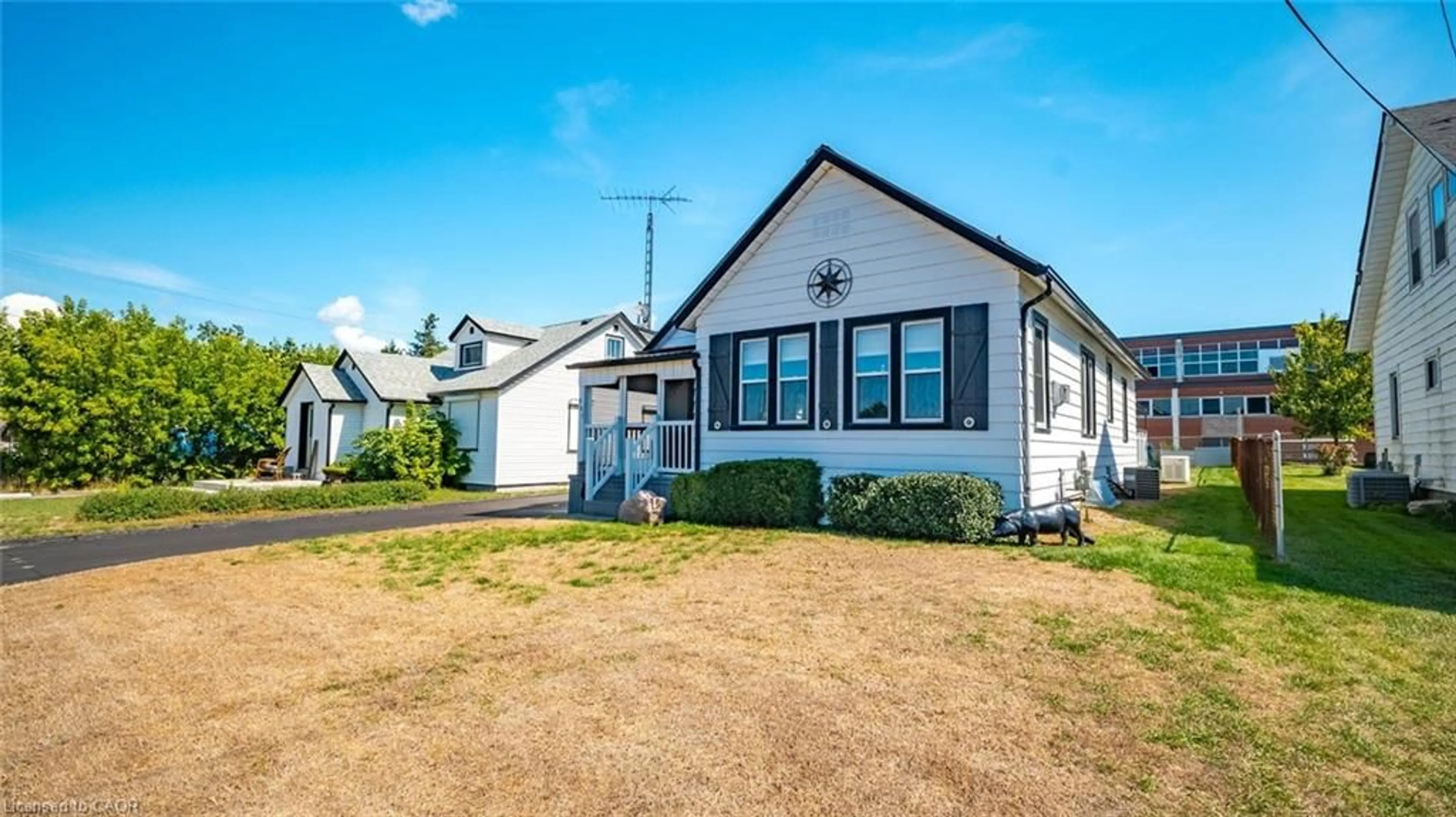 Home with vinyl exterior material, unknown for 357 James St, Delhi Ontario N4B 2B6