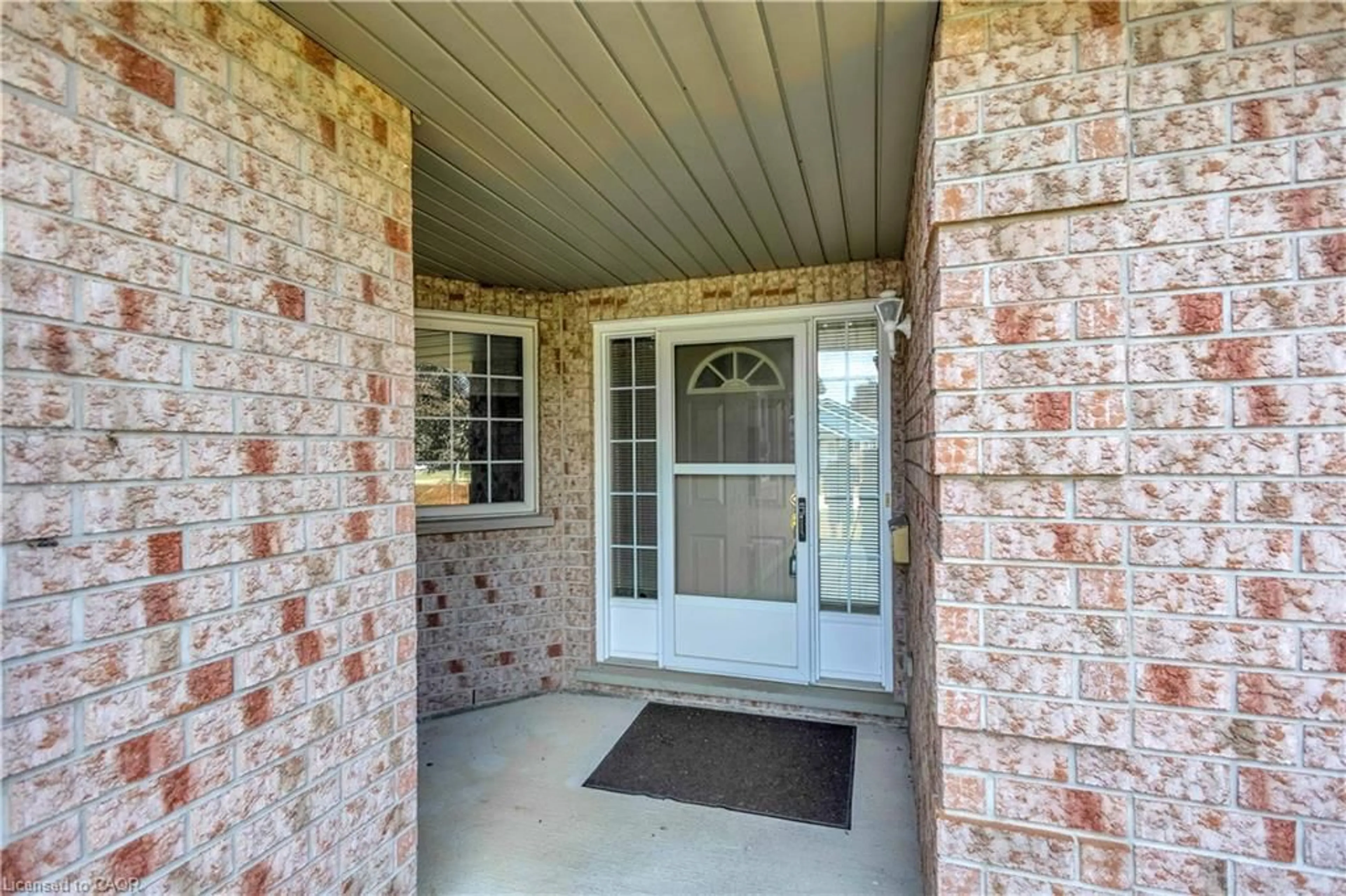 Indoor entryway for 790 Lavery St, Listowel Ontario N4W 3T4