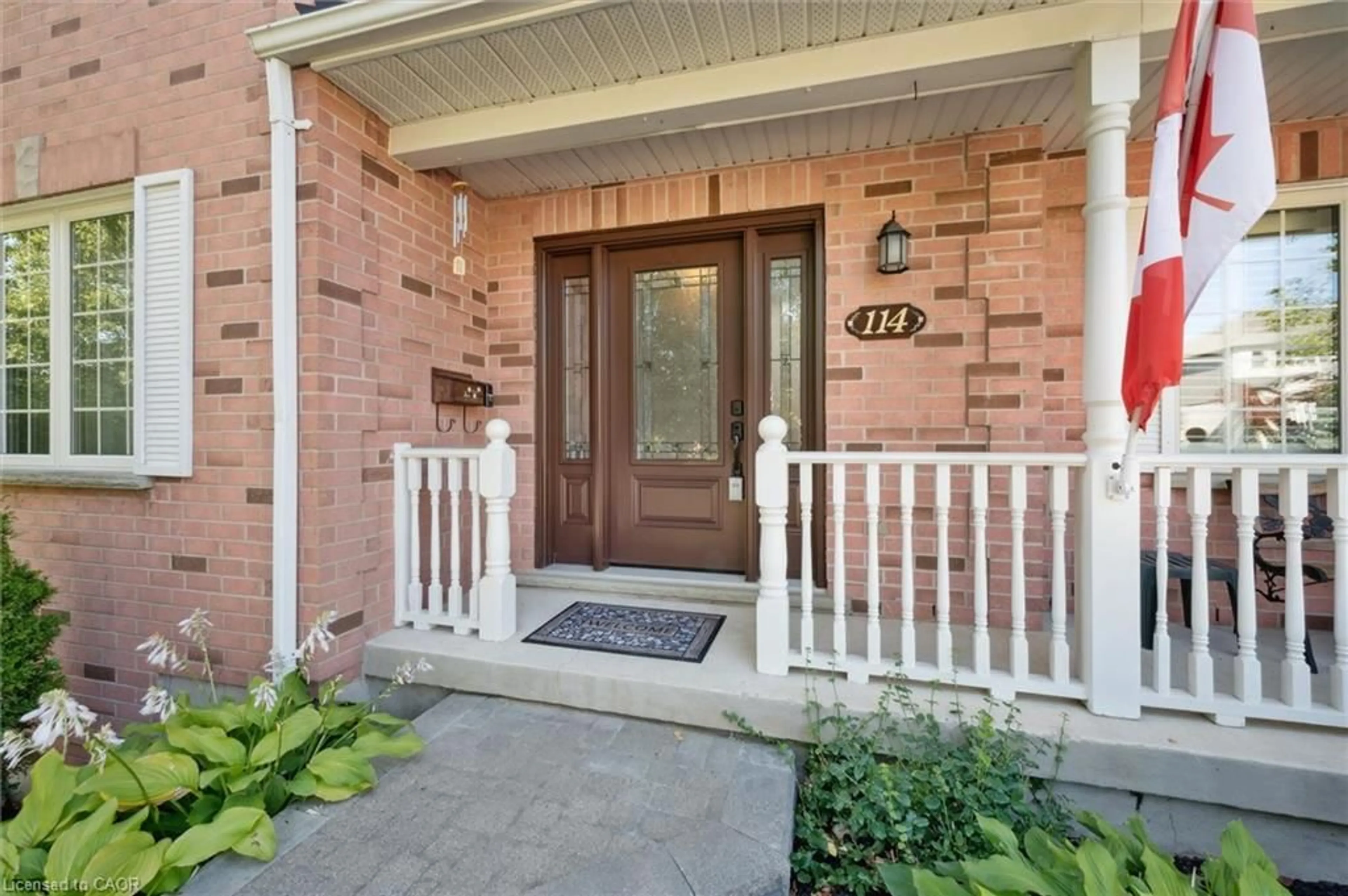 Indoor entryway for 114 Windrush Trail, Kitchener Ontario N2P 2B3