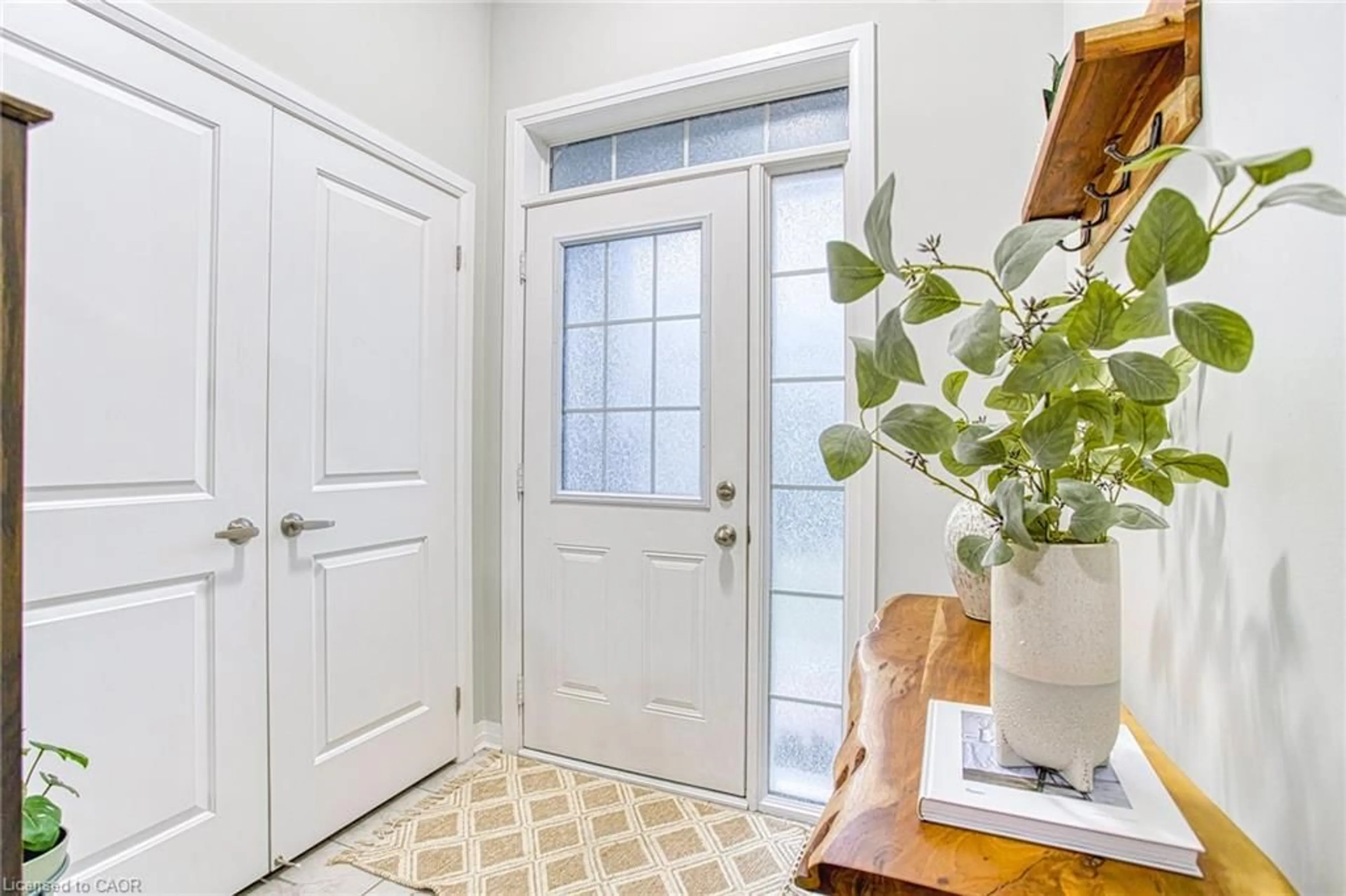 Indoor entryway for 4067 Canby St, Beamsville Ontario L0R 1B4