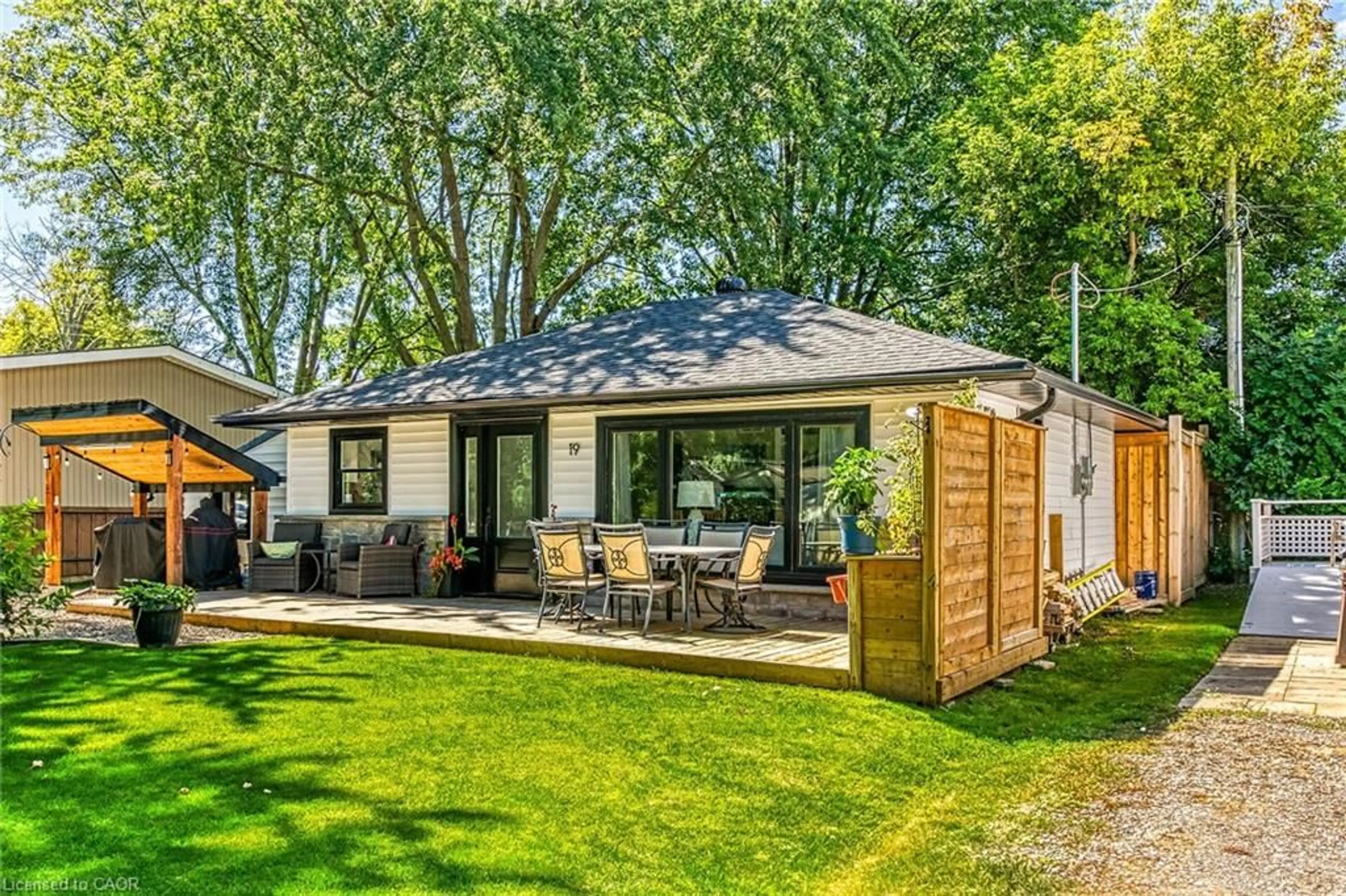 Home with brick exterior material, street for 19 3rd St, Selkirk Ontario N0A 1P0